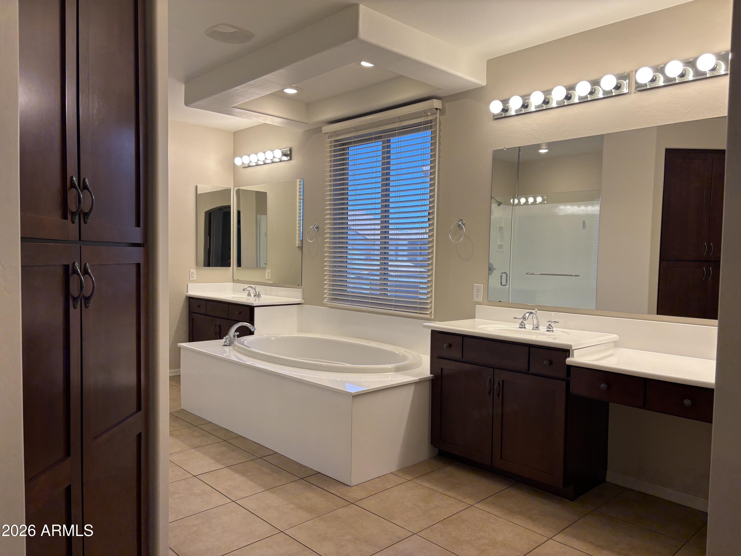 2075 E HONEYSUCKLE Place
