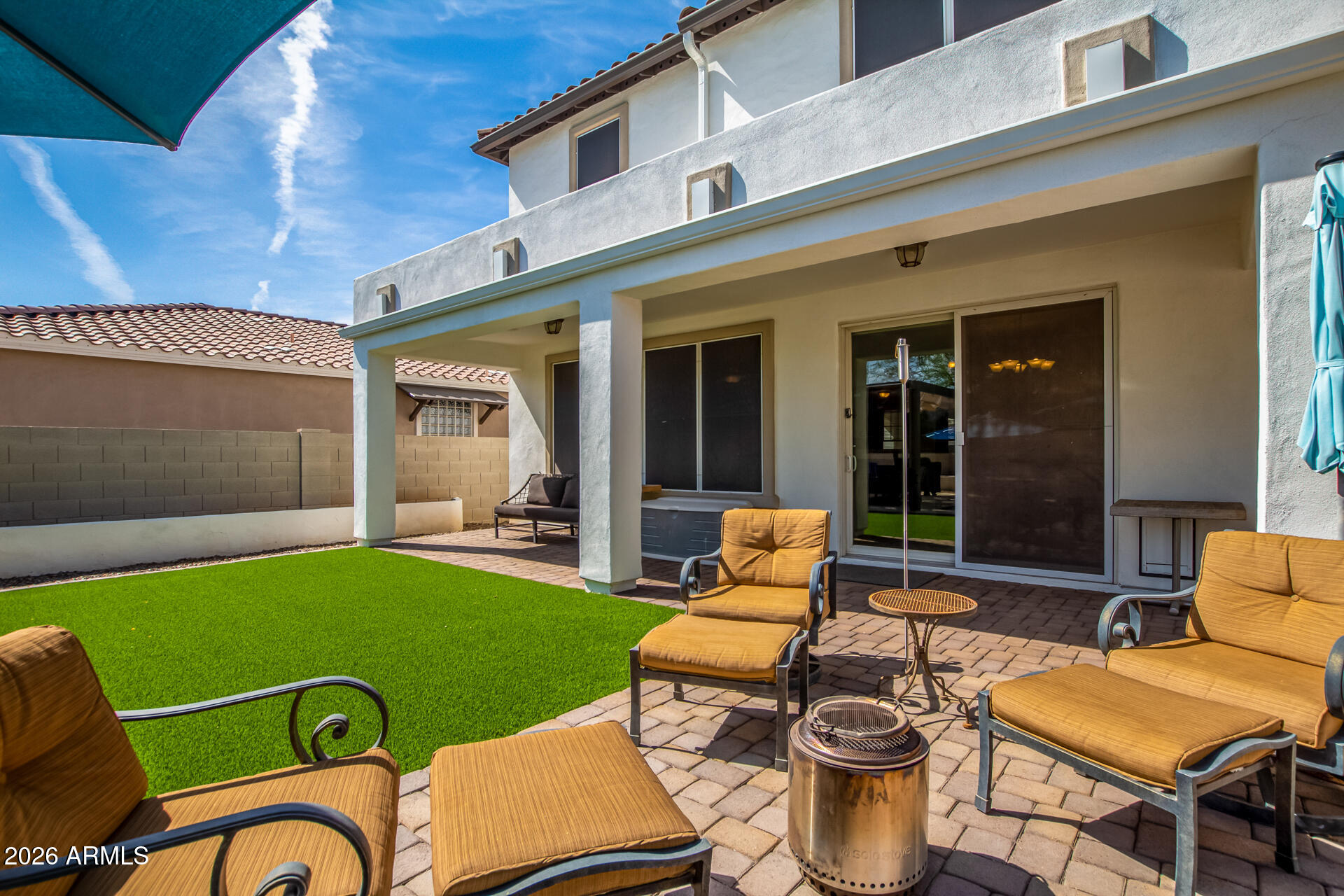 2075 E HONEYSUCKLE Place