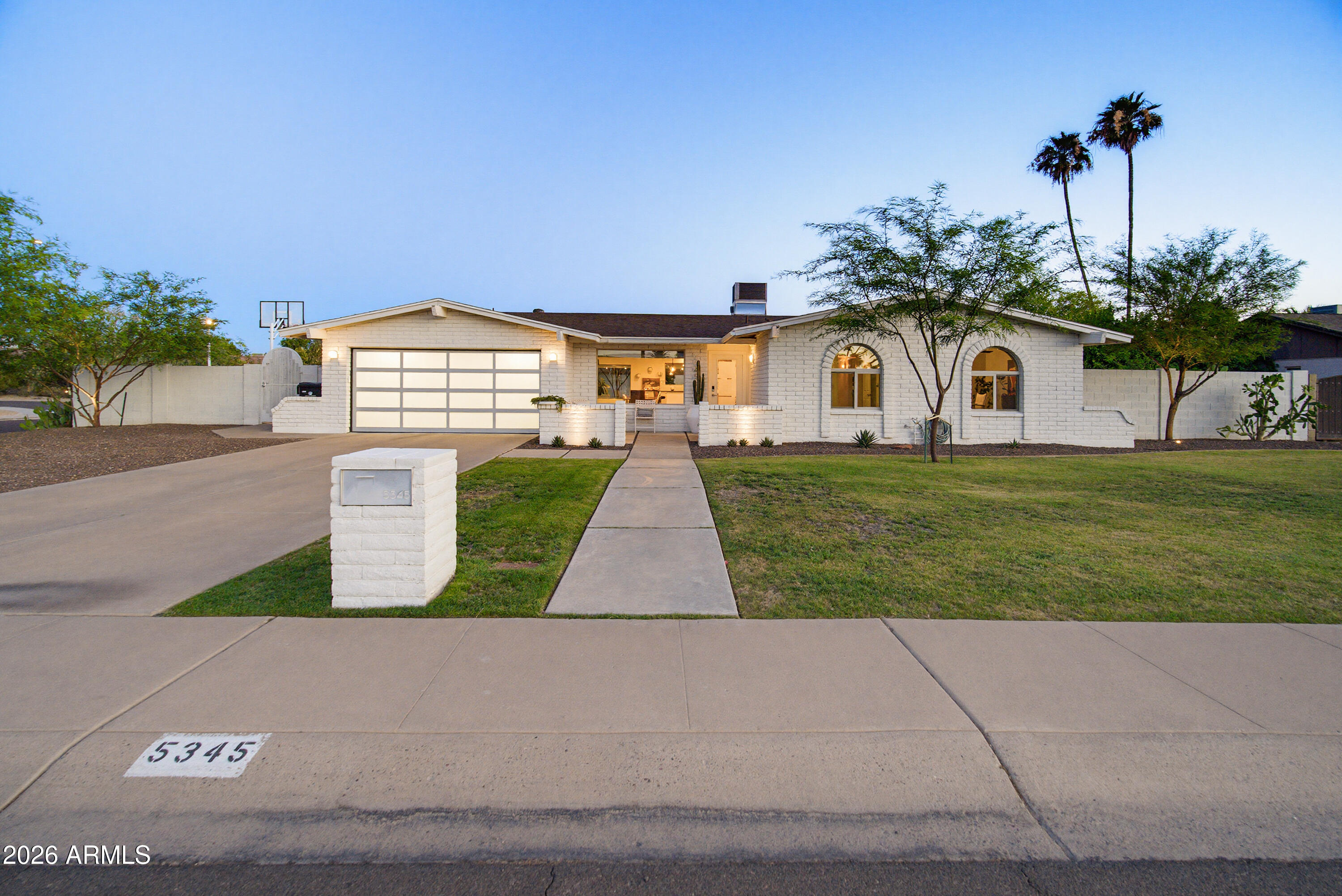 5345 E WINCHCOMB Drive