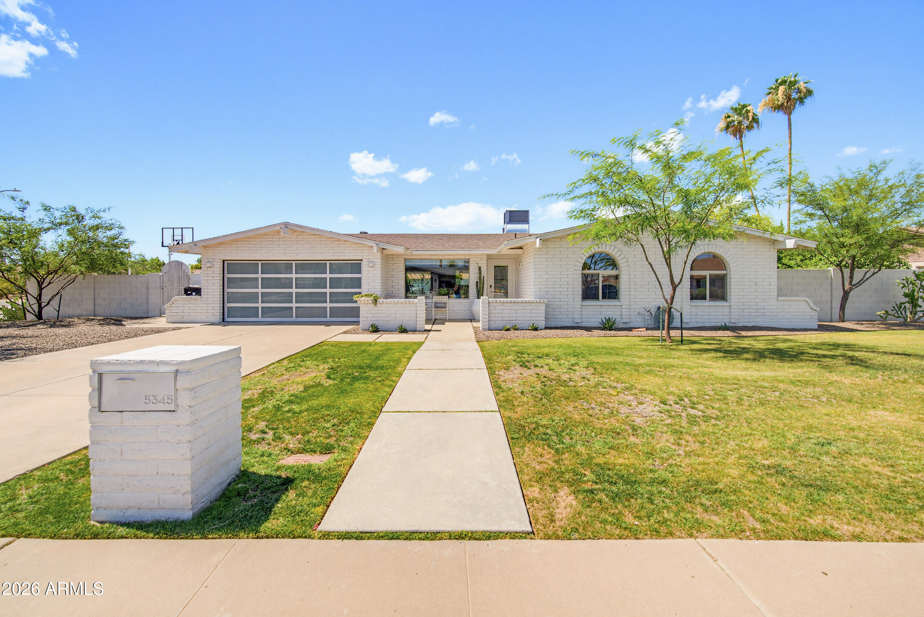 5345 E WINCHCOMB Drive
