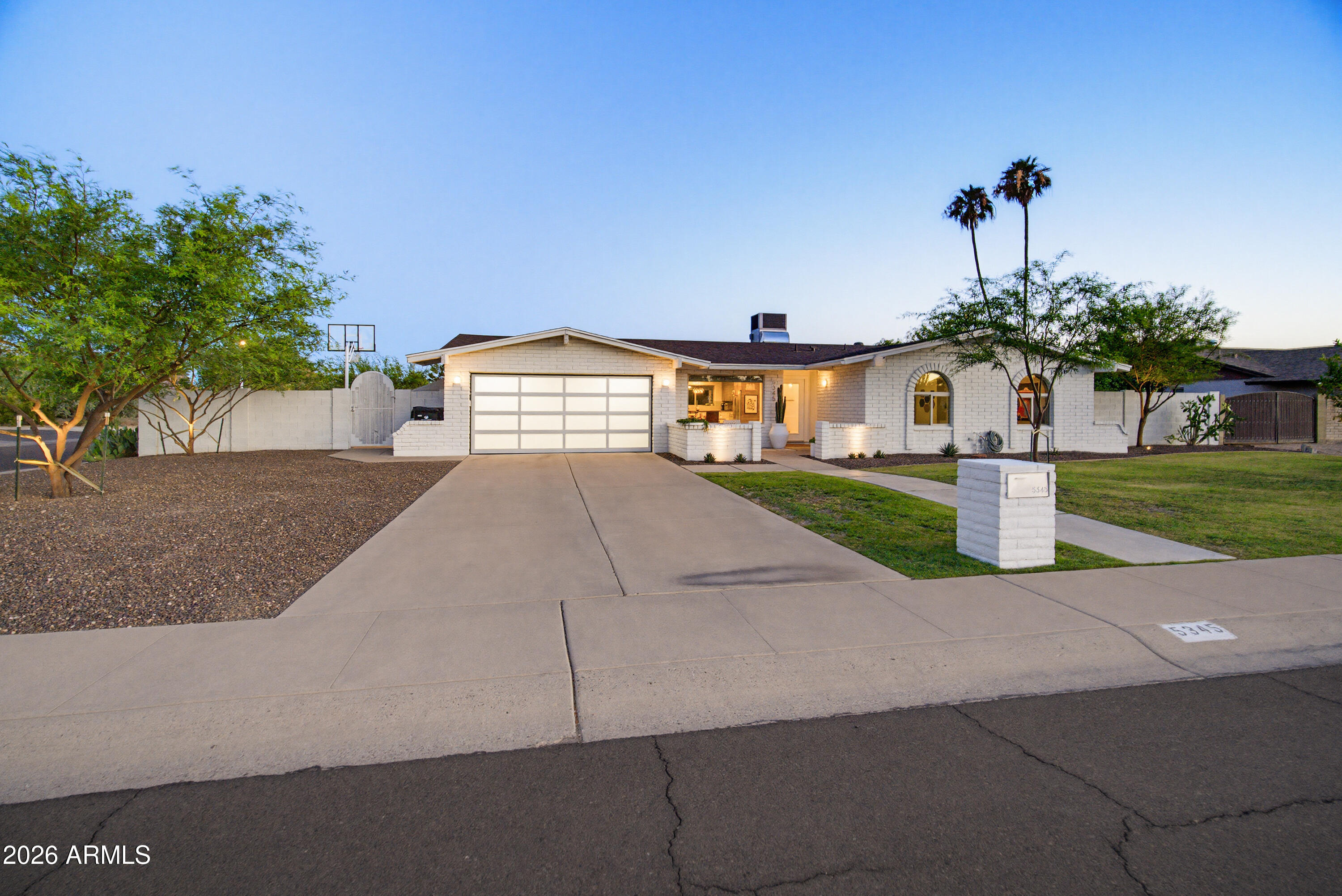 5345 E WINCHCOMB Drive
