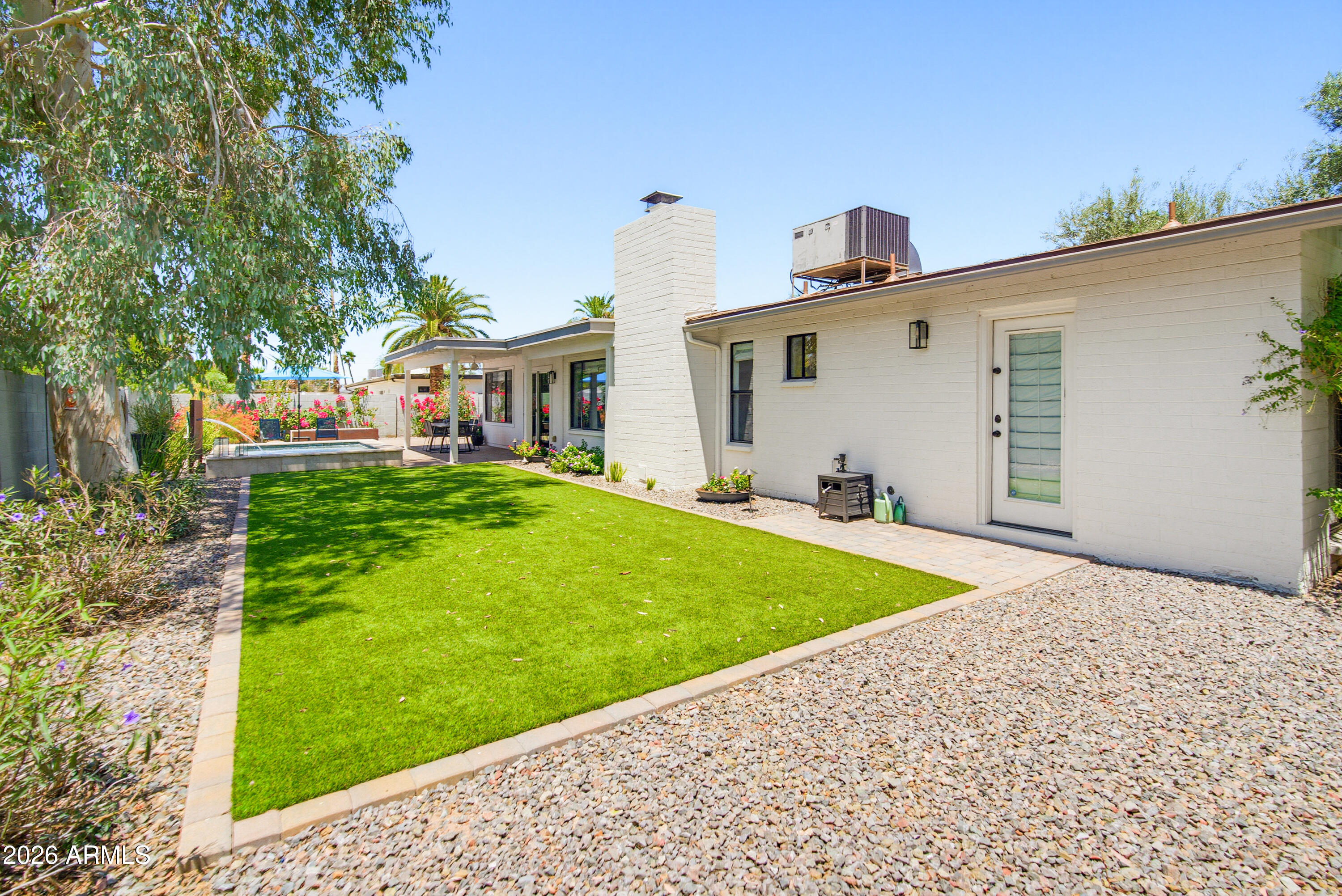 5219 E WINCHCOMB Drive