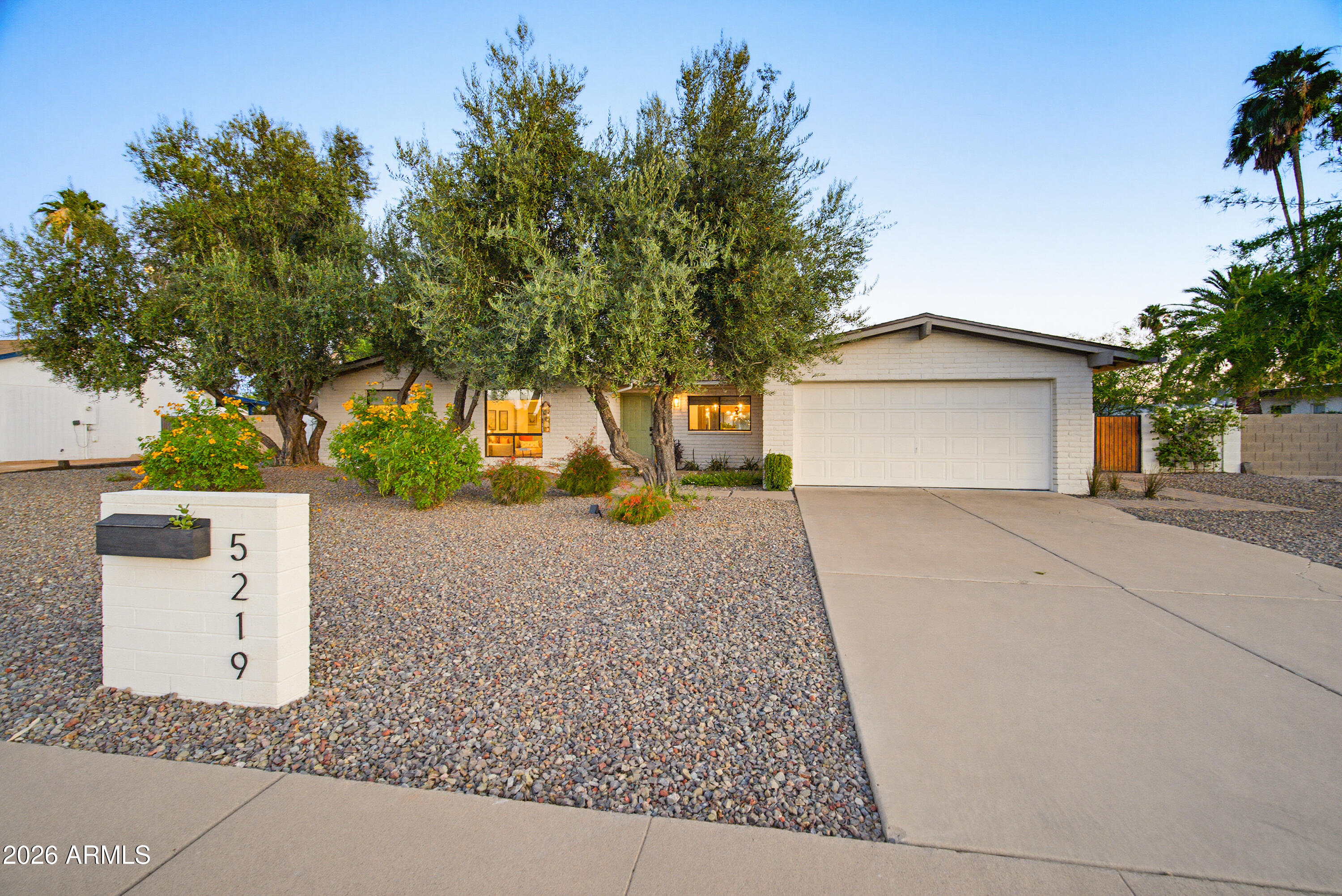 5219 E WINCHCOMB Drive