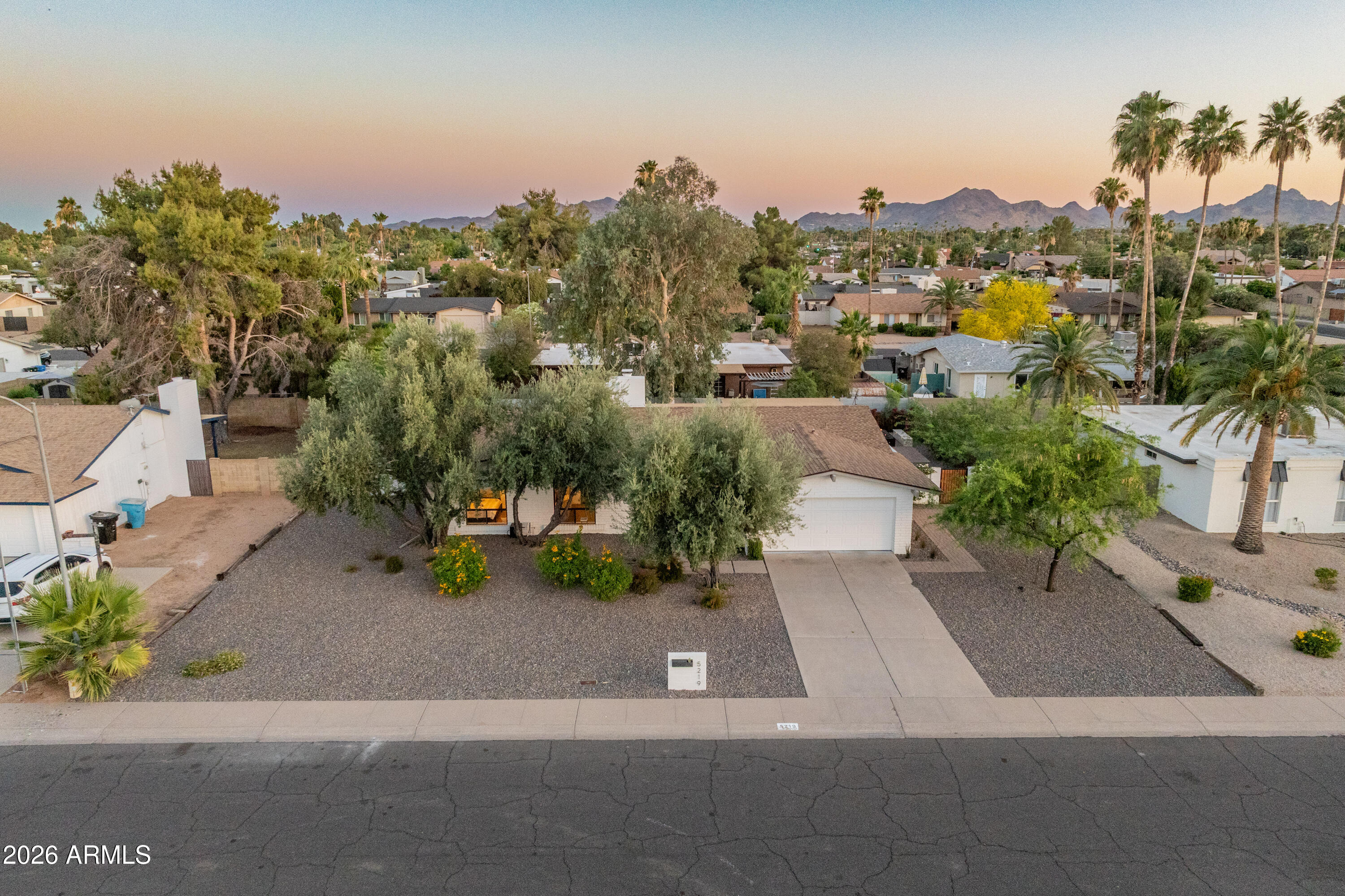 5219 E WINCHCOMB Drive