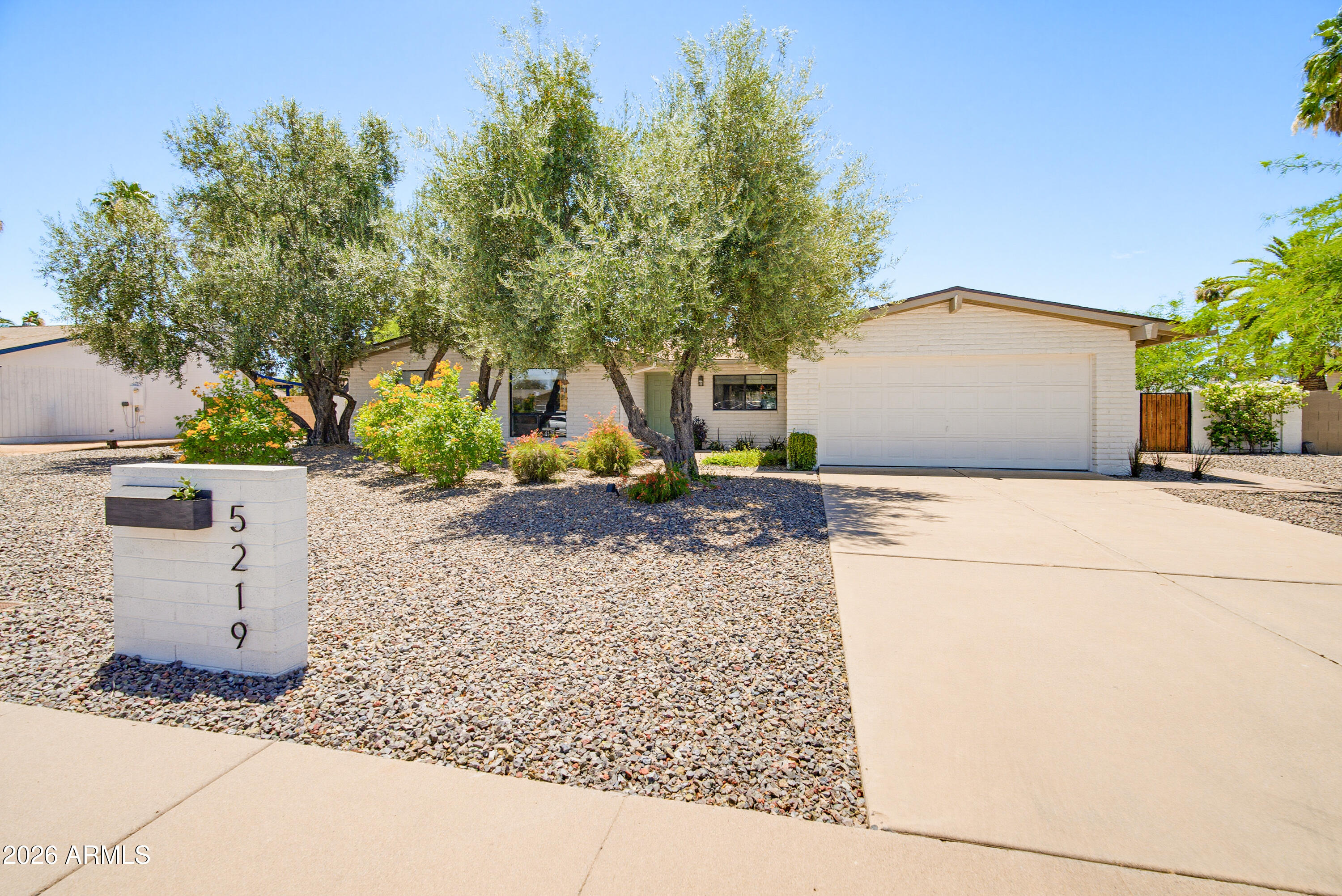 5219 E WINCHCOMB Drive