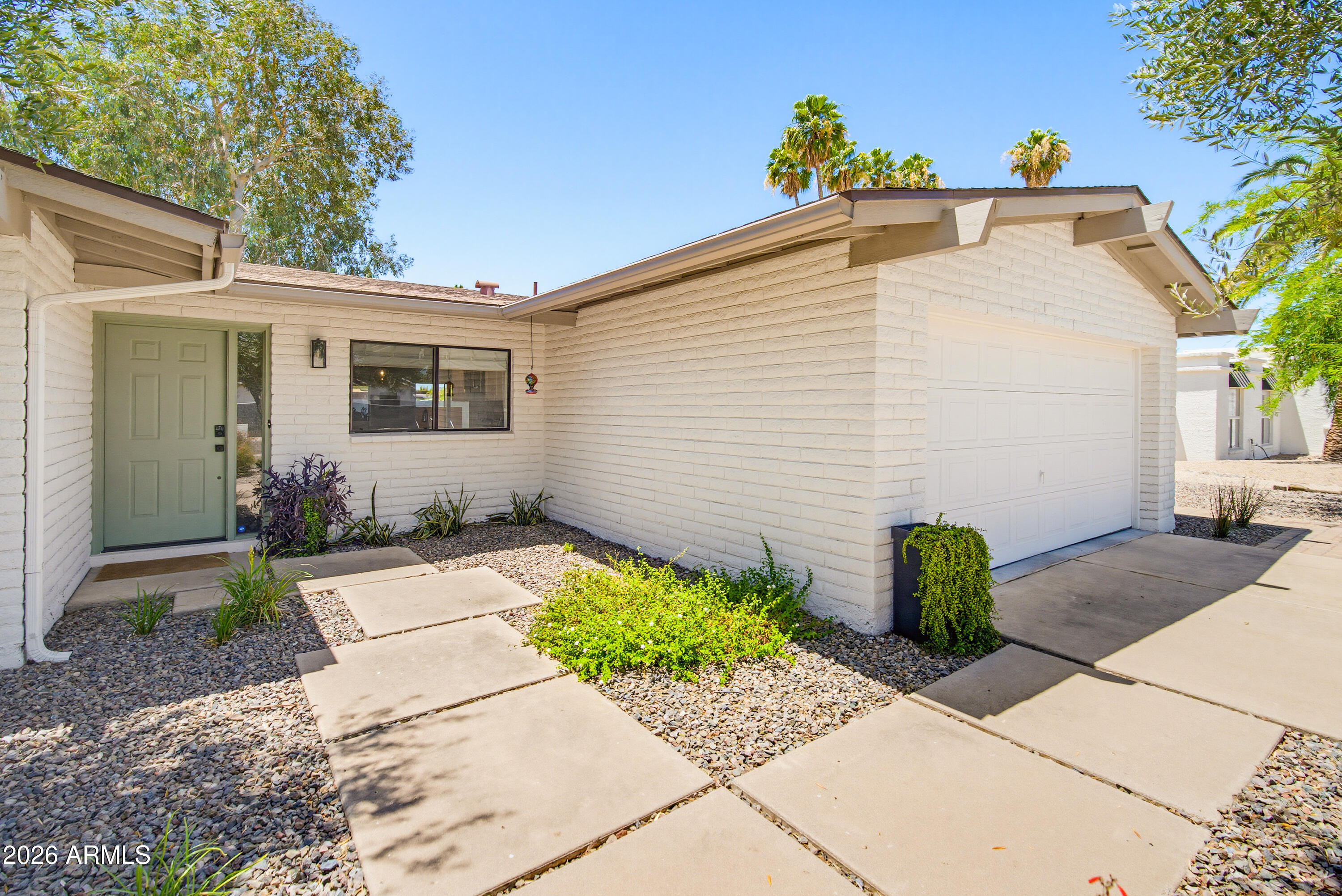 5219 E WINCHCOMB Drive