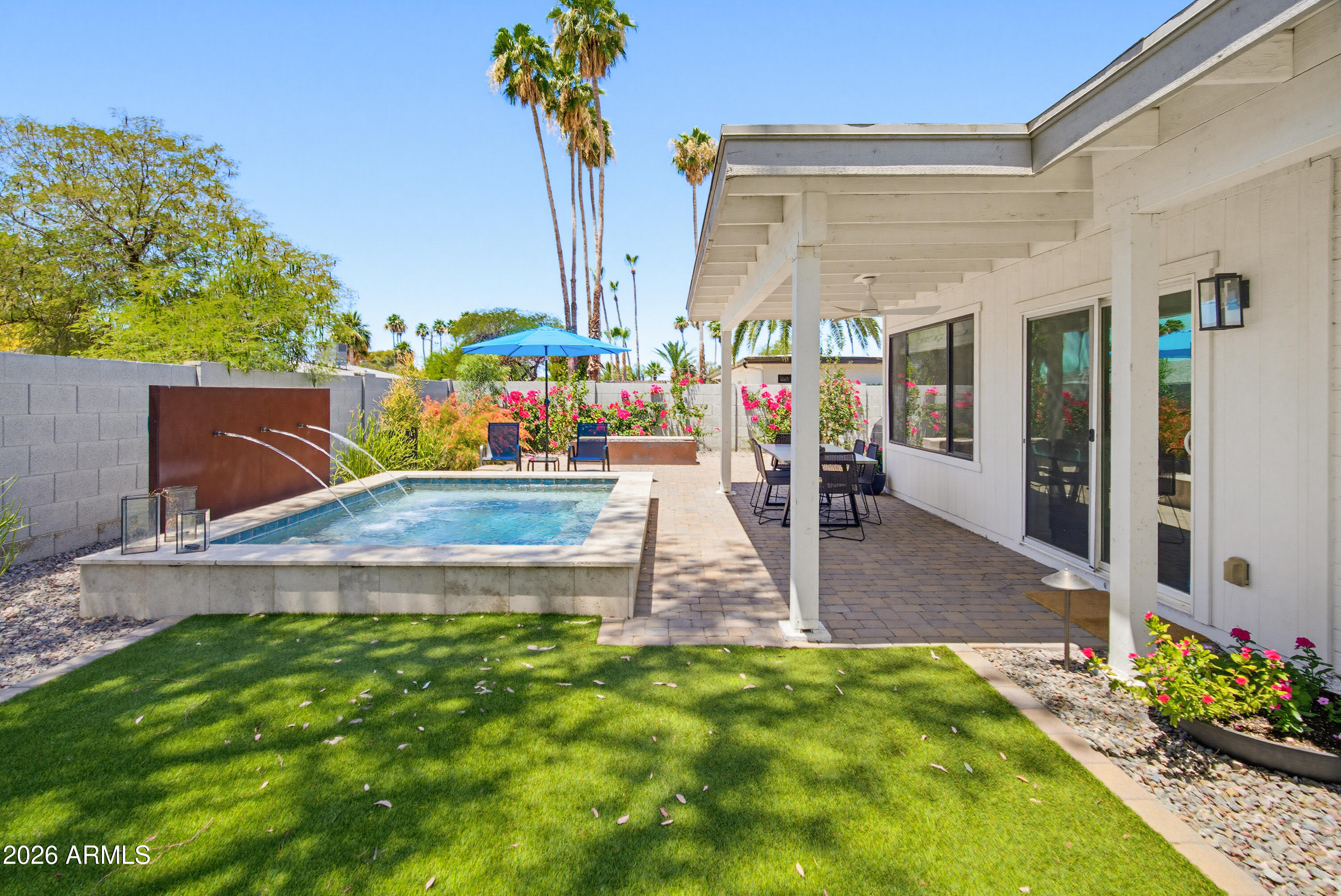 5219 E WINCHCOMB Drive