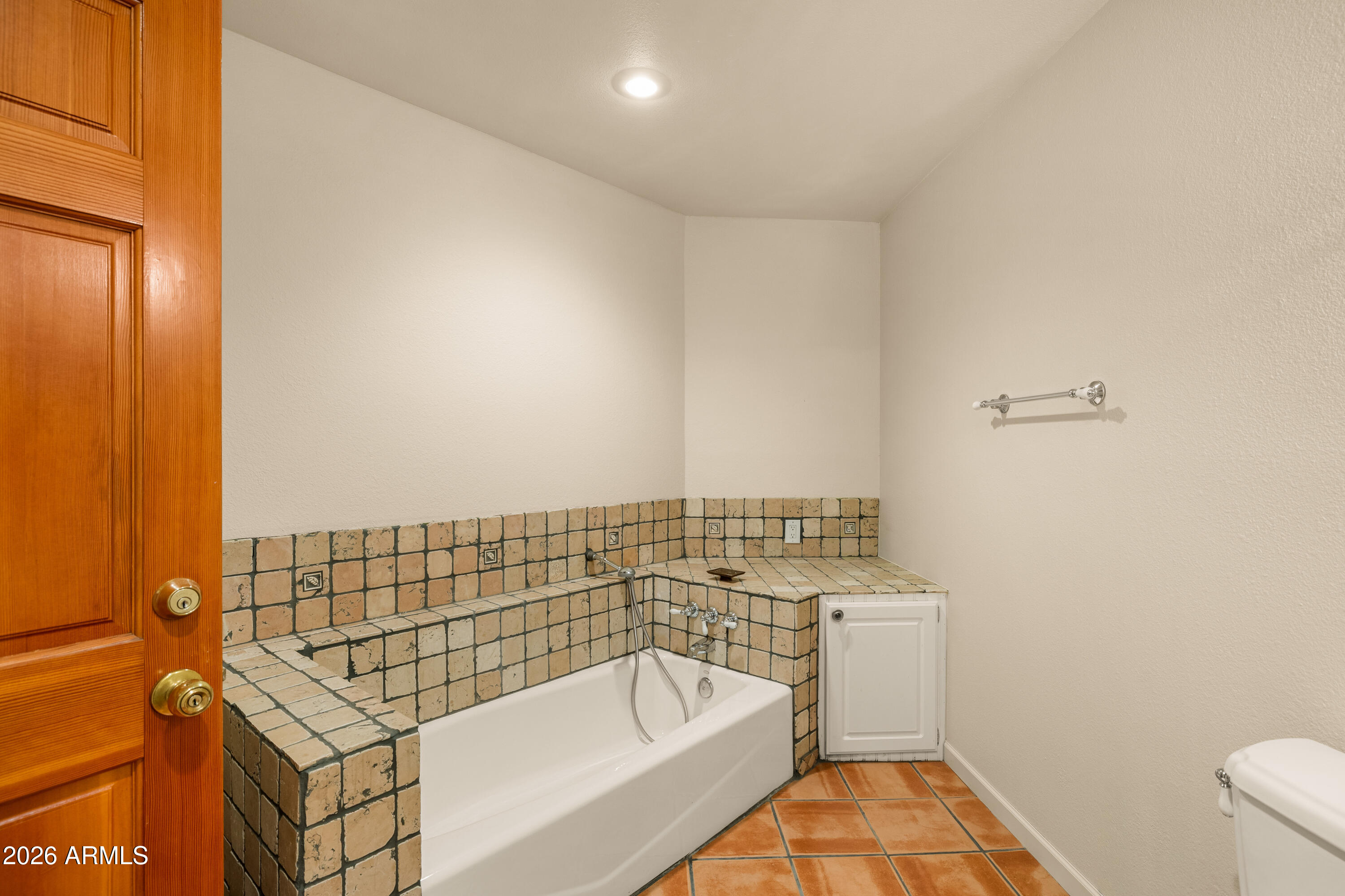 2950 W KILTIE Lane
