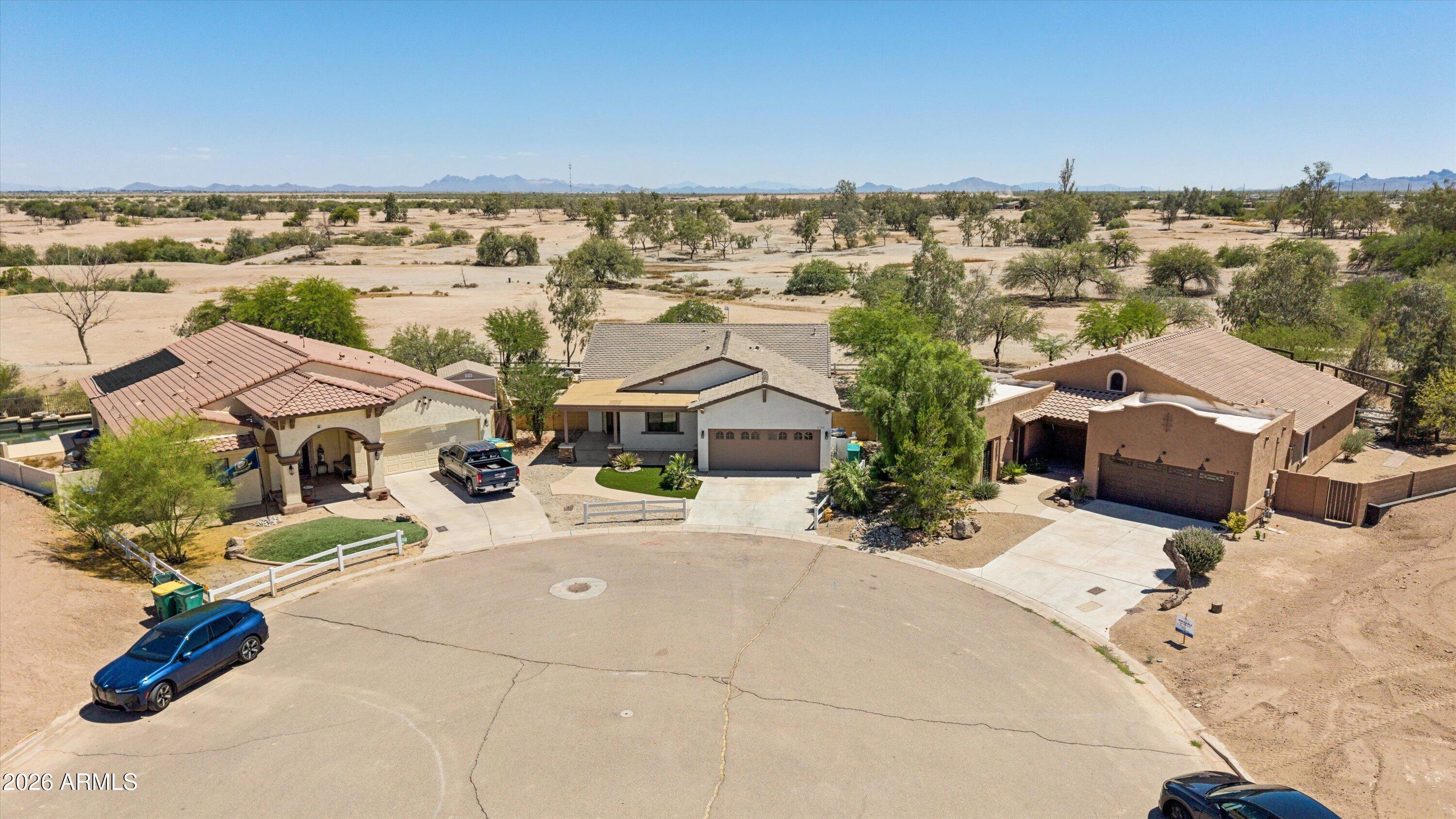 3725 W LONG Drive