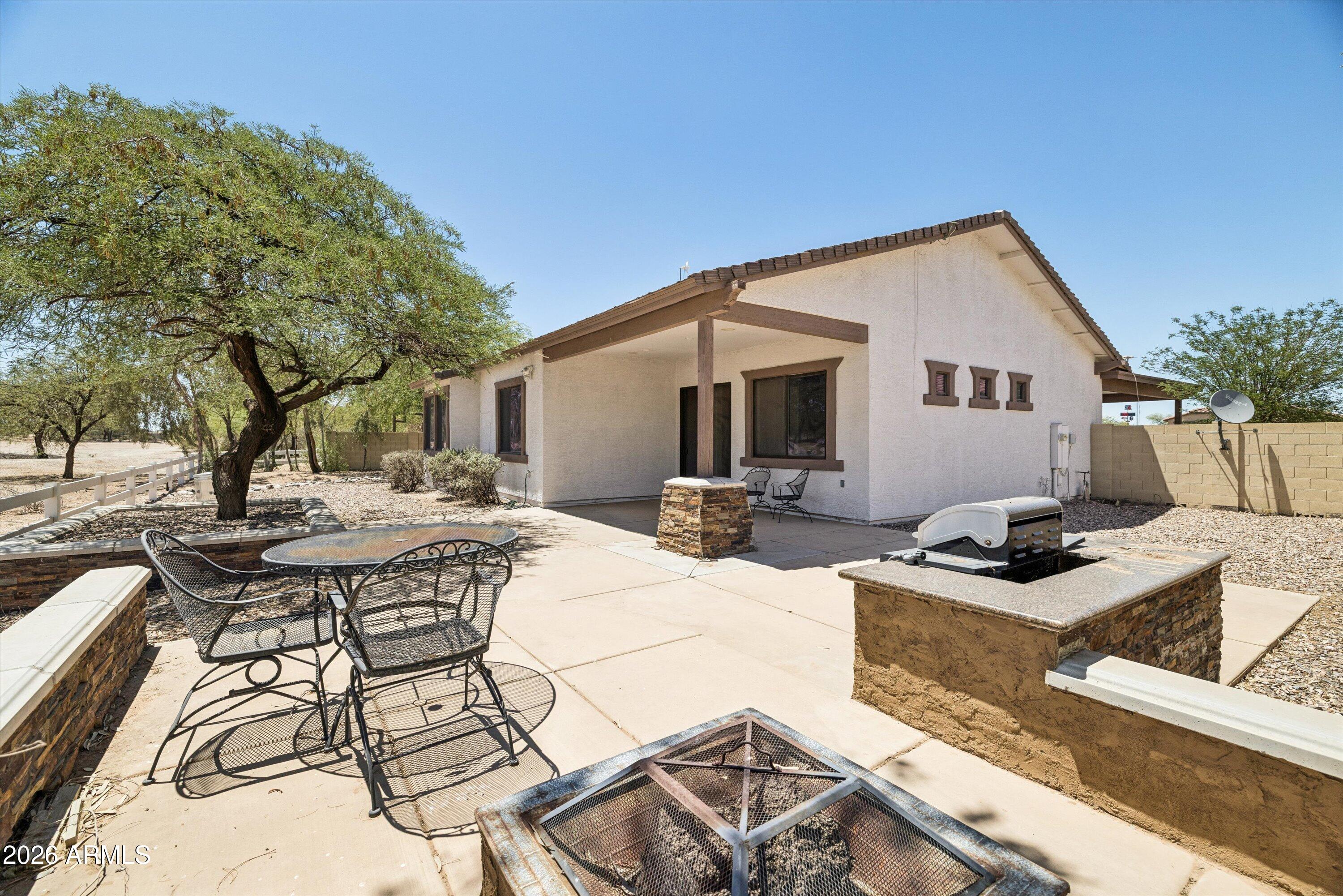 3725 W LONG Drive