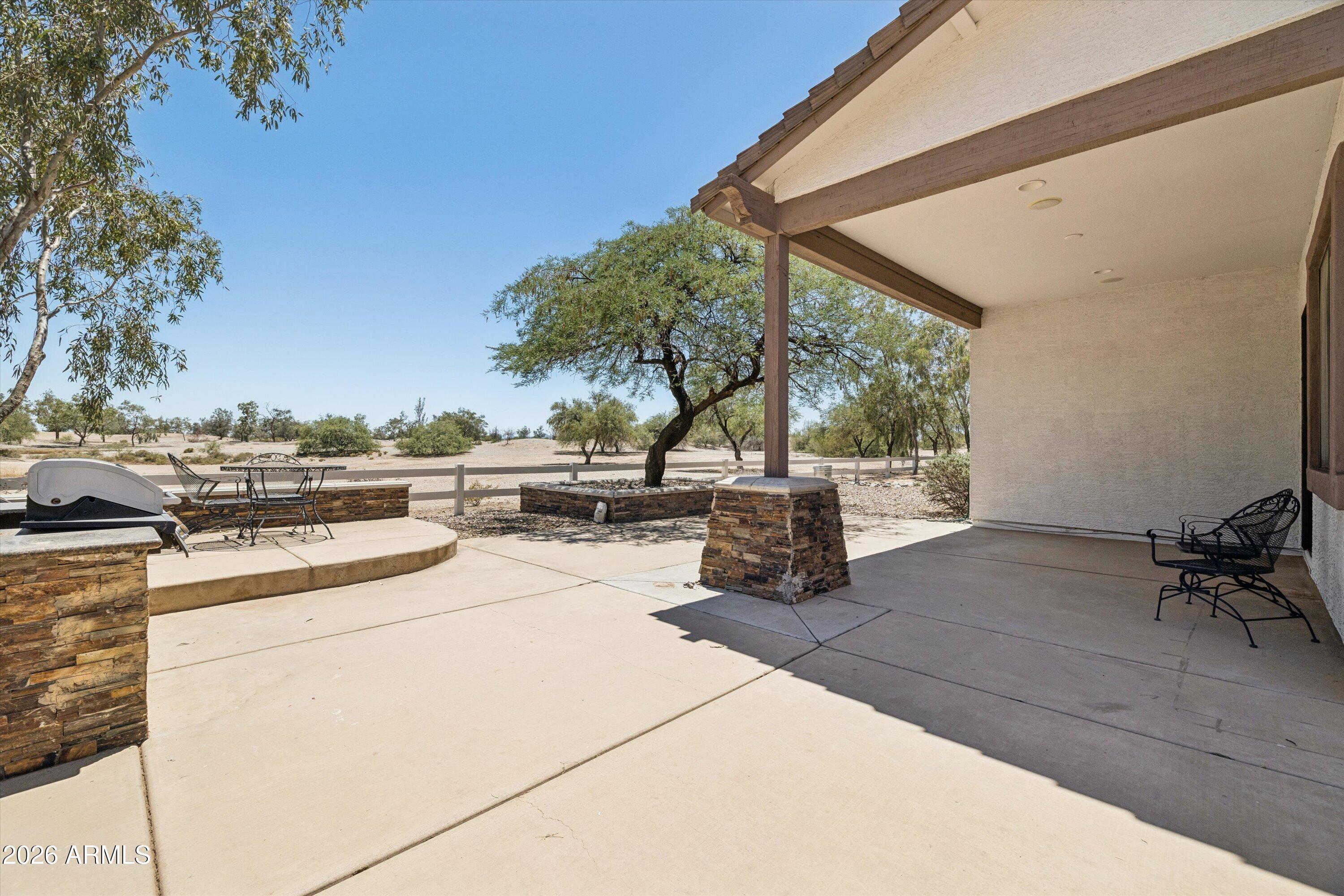 3725 W LONG Drive