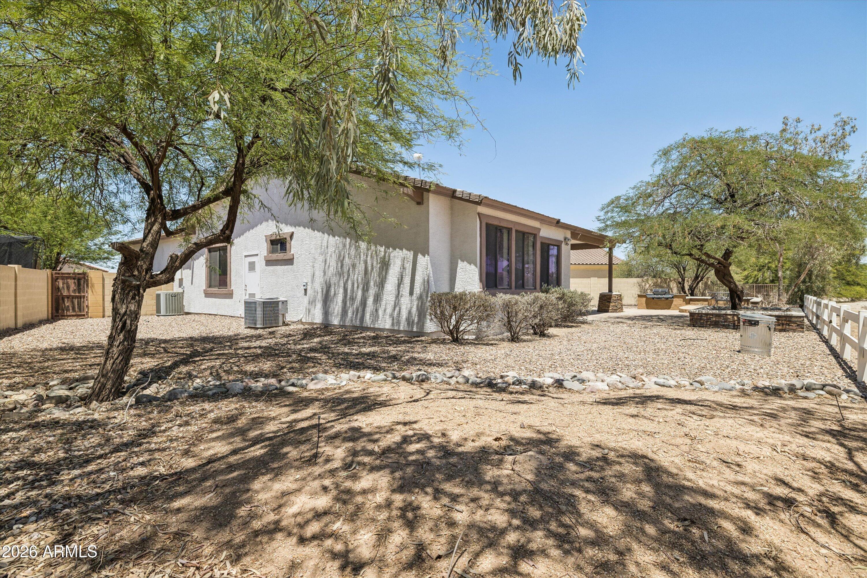 3725 W LONG Drive