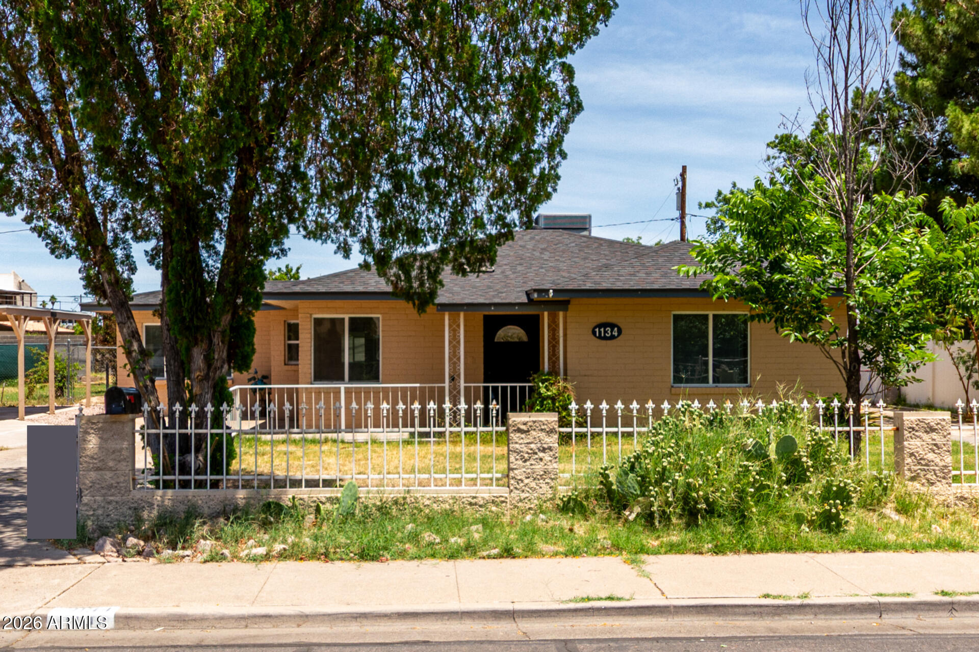 1134 W 2ND Street