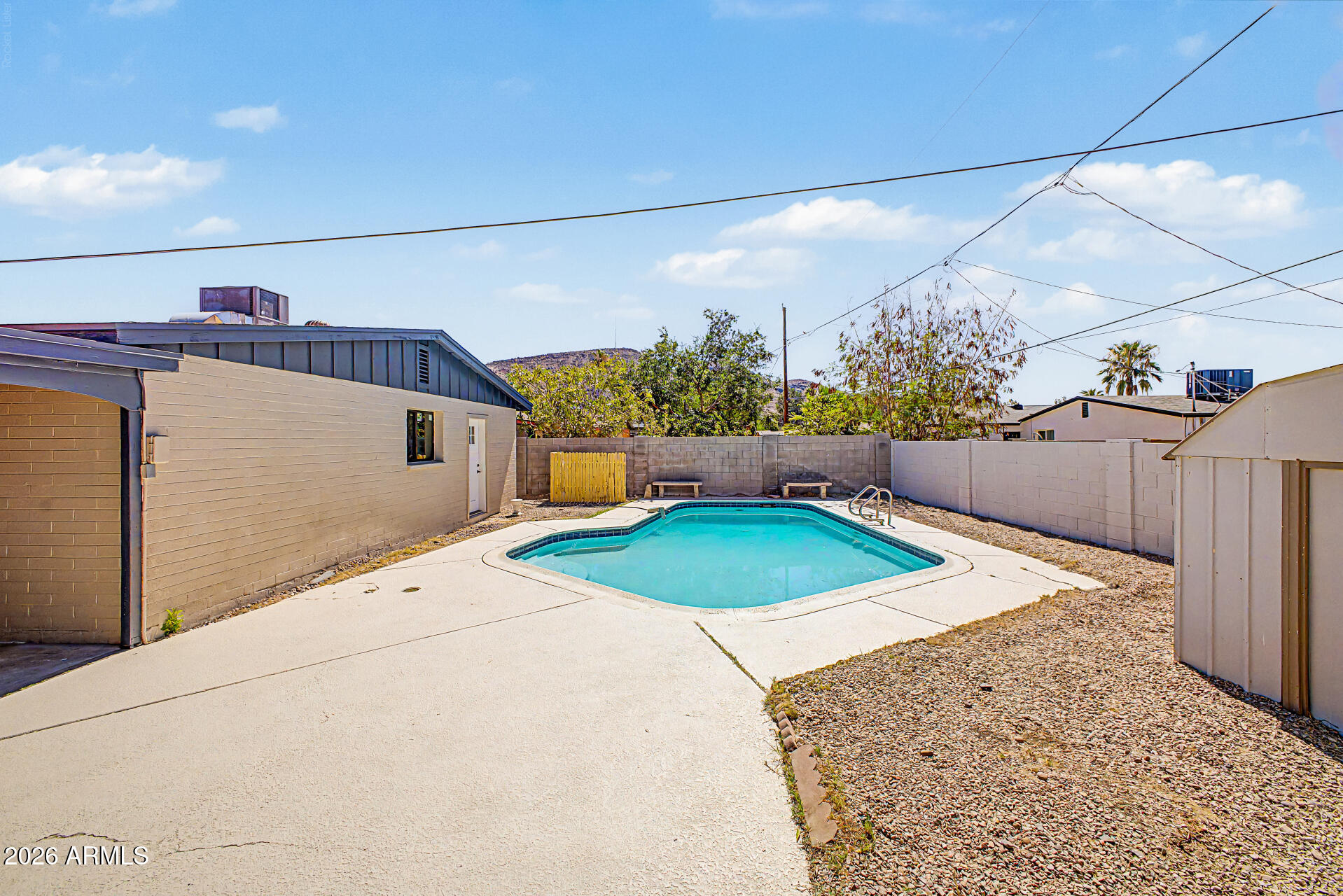 2141 W LAUREL Lane