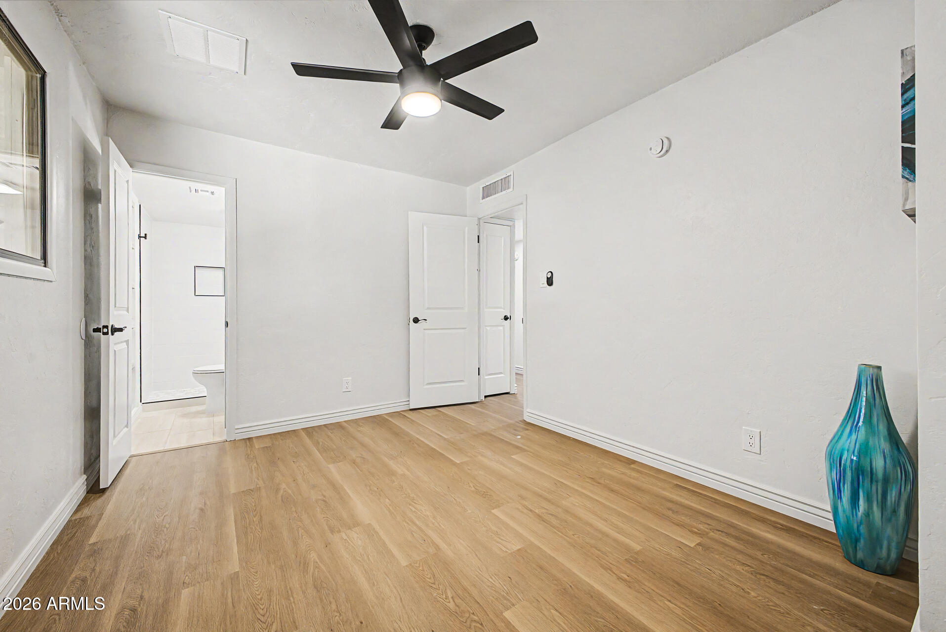 2141 W LAUREL Lane