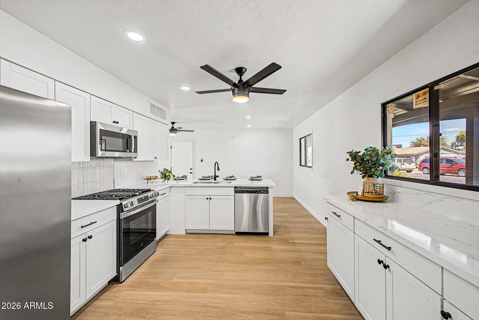 2141 W LAUREL Lane