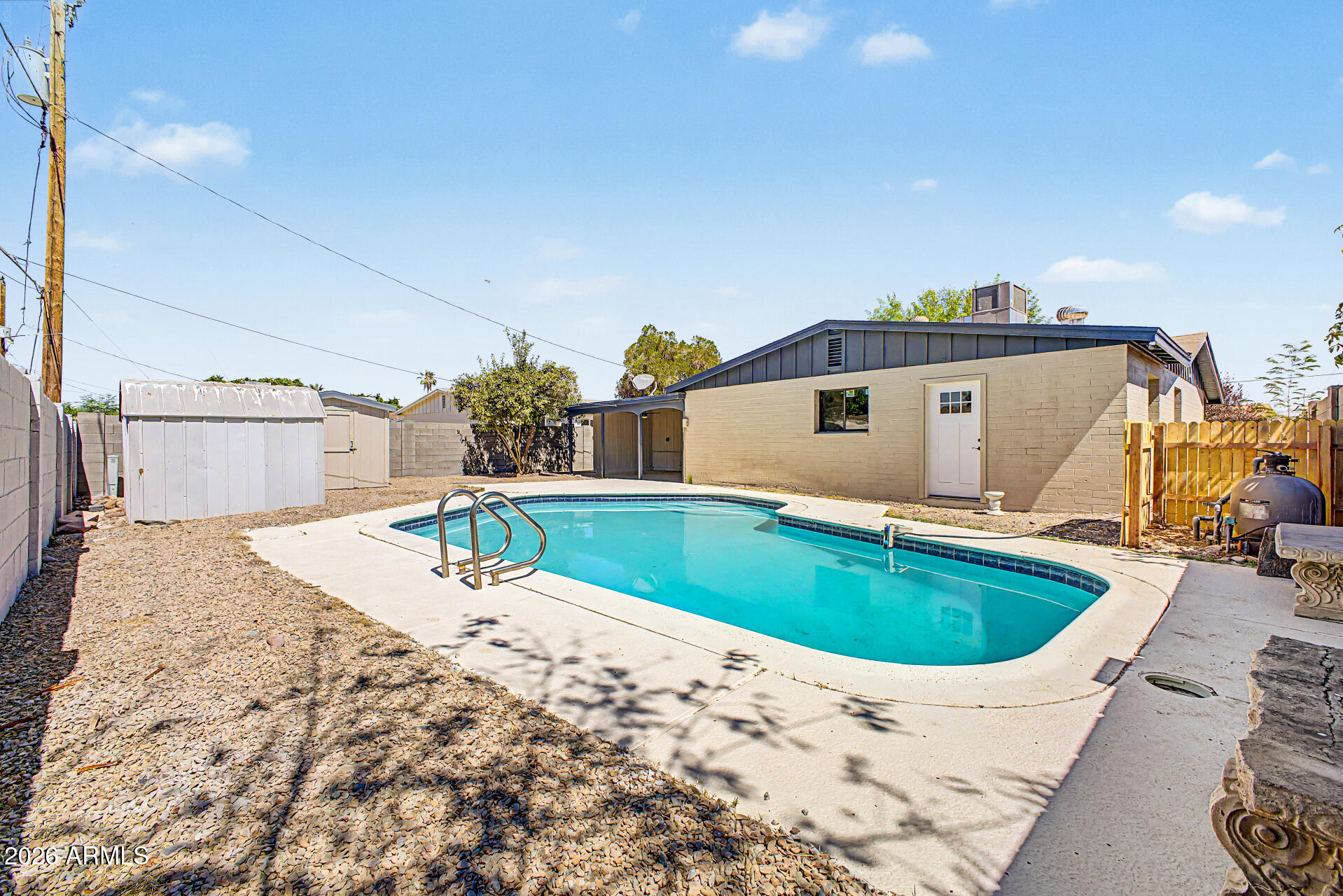 2141 W LAUREL Lane