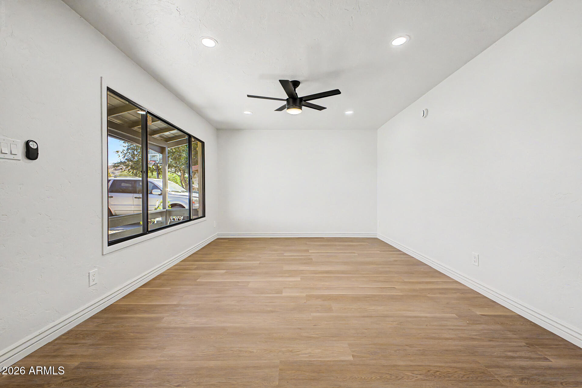 2141 W LAUREL Lane