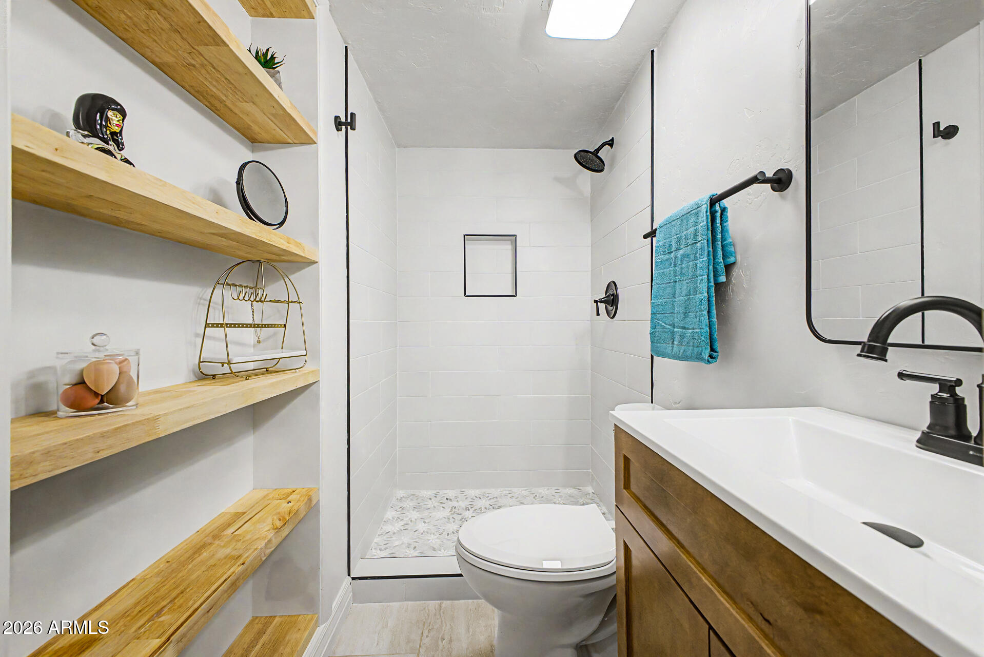 2141 W LAUREL Lane