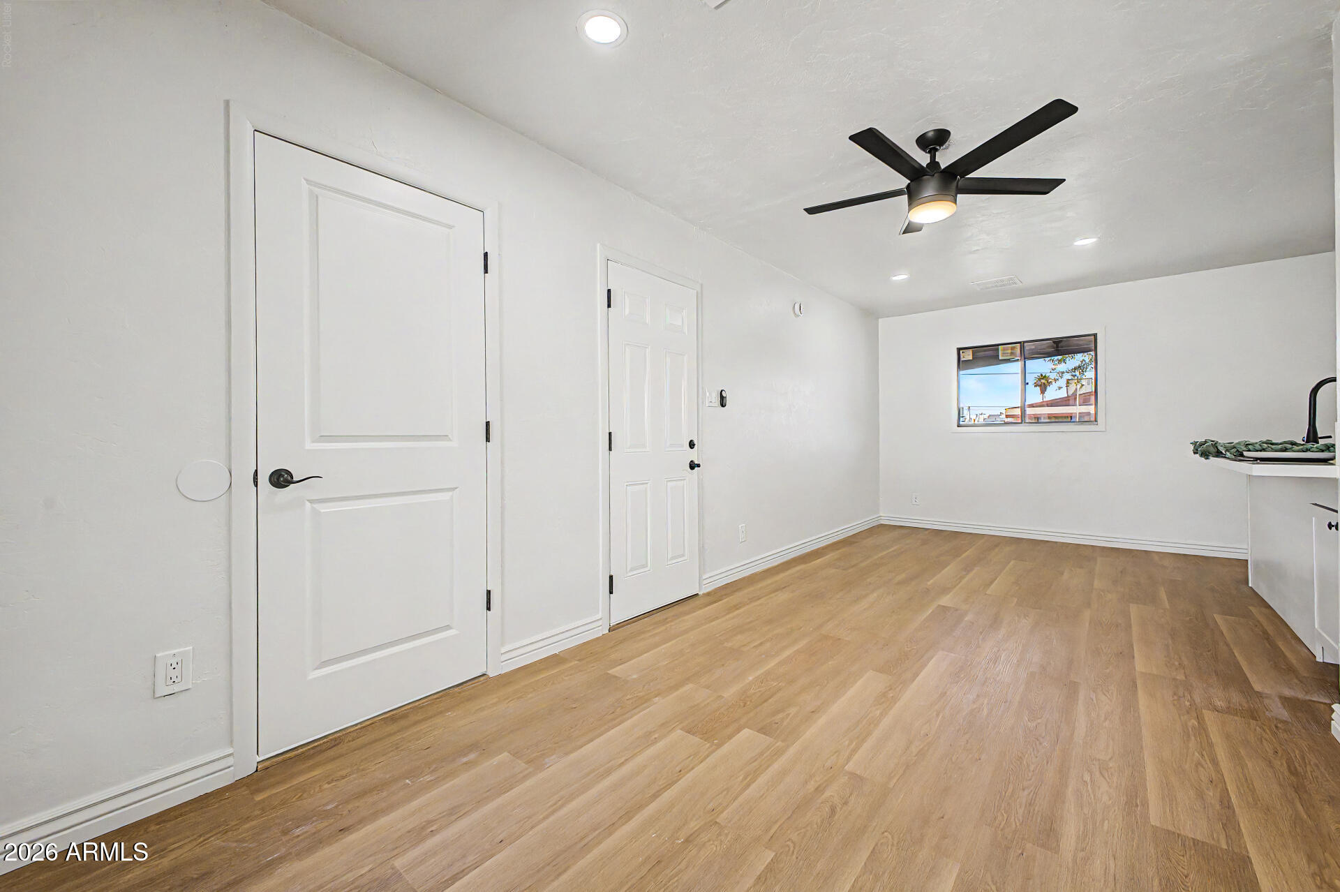 2141 W LAUREL Lane