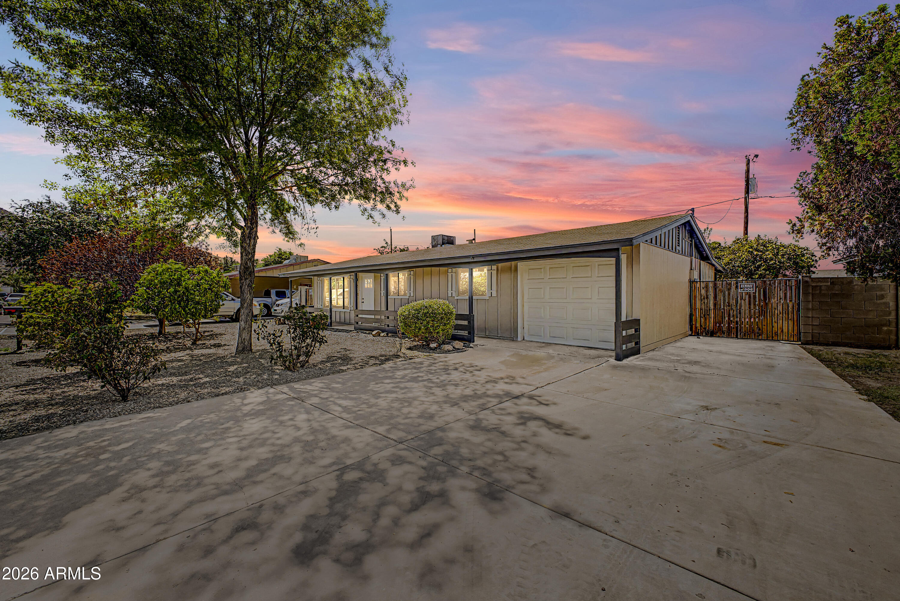 2141 W LAUREL Lane