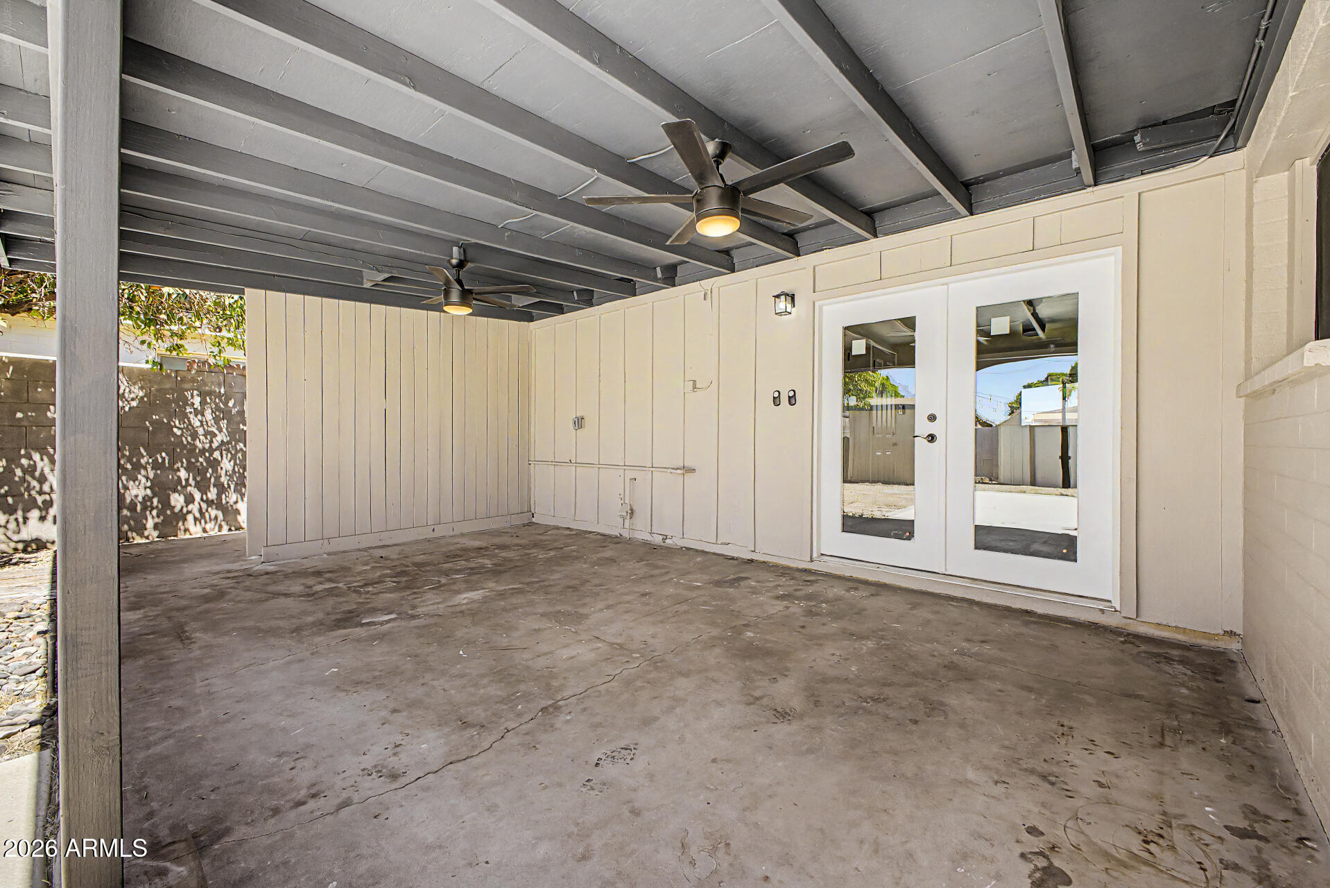 2141 W LAUREL Lane