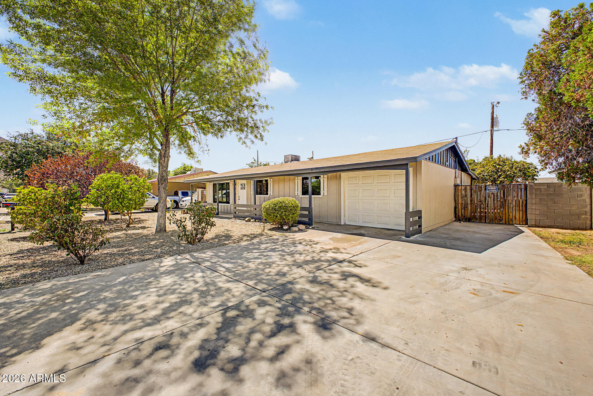 2141 W LAUREL Lane