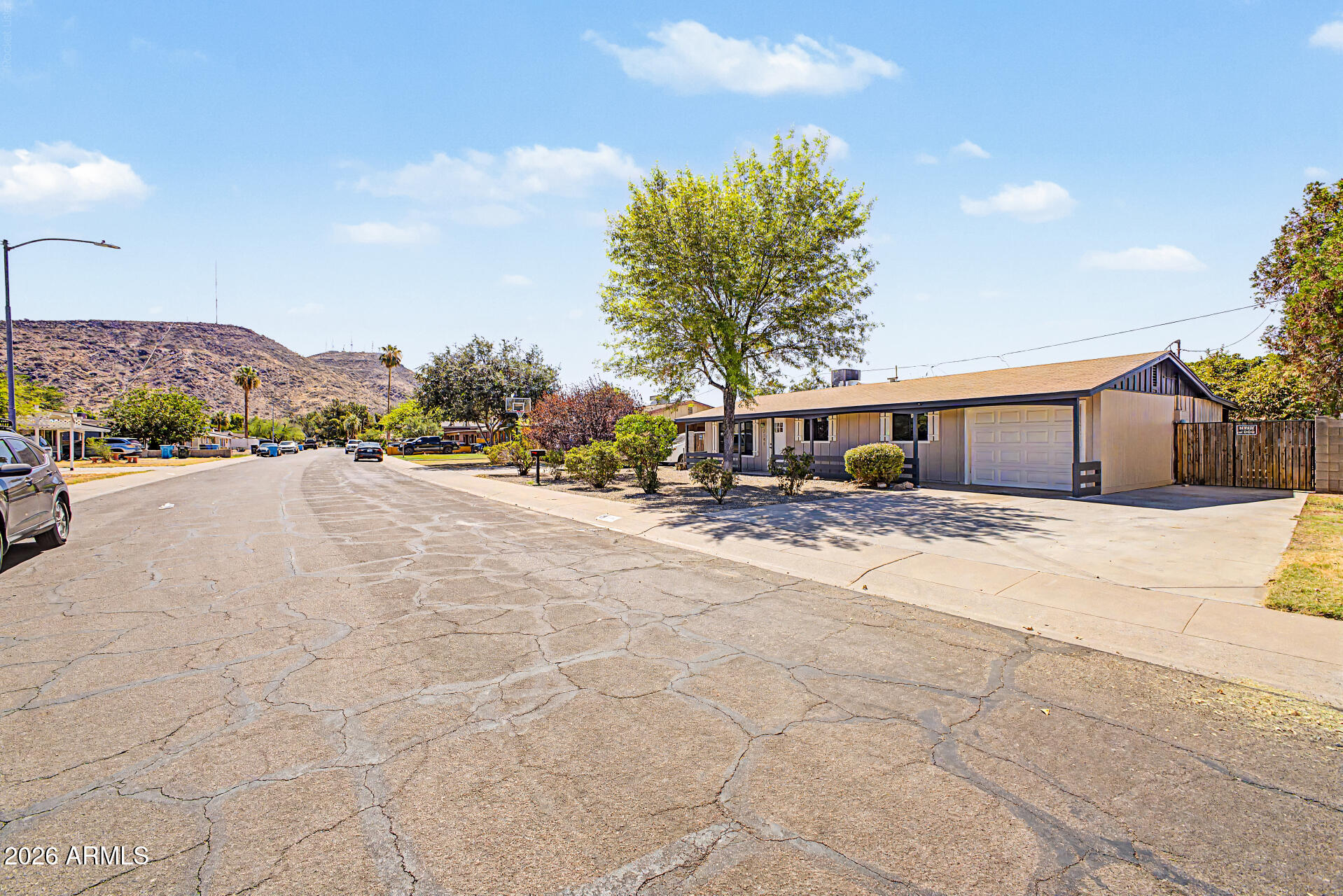 2141 W LAUREL Lane