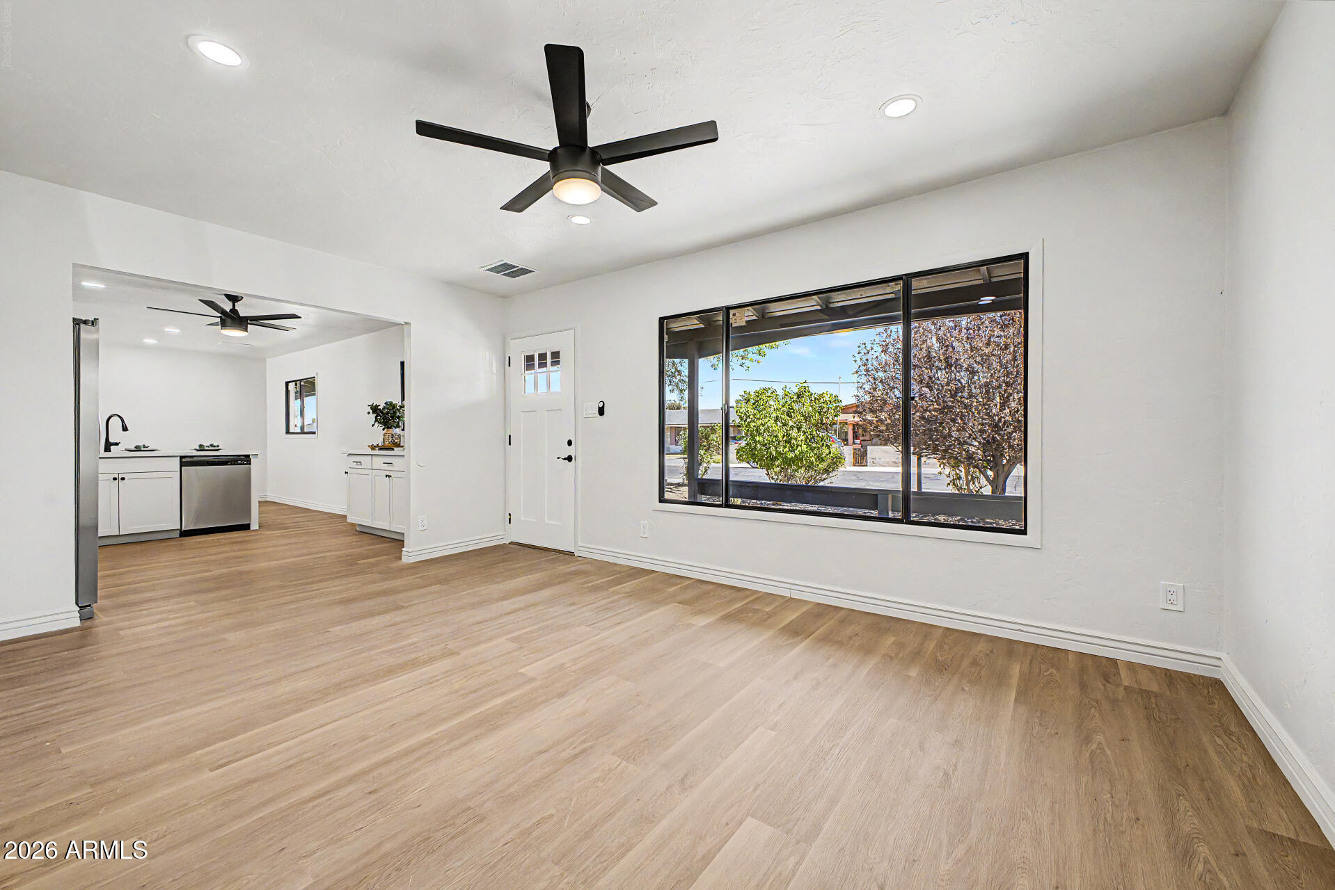 2141 W LAUREL Lane