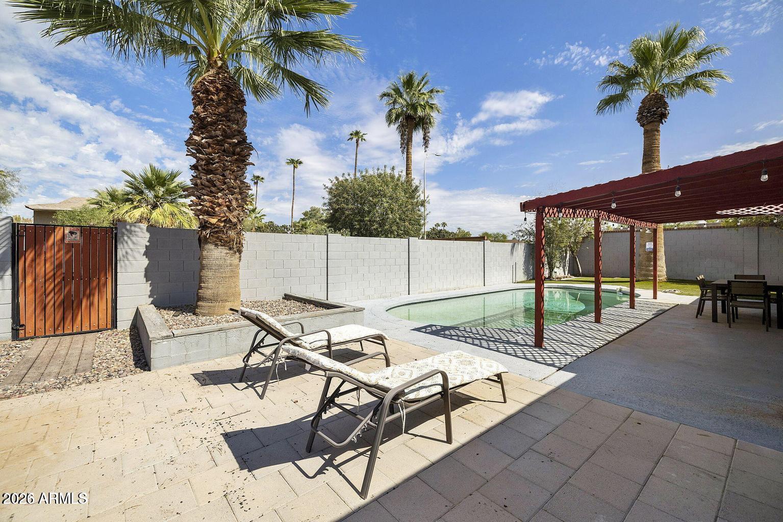 1732 E HERMOSA Drive