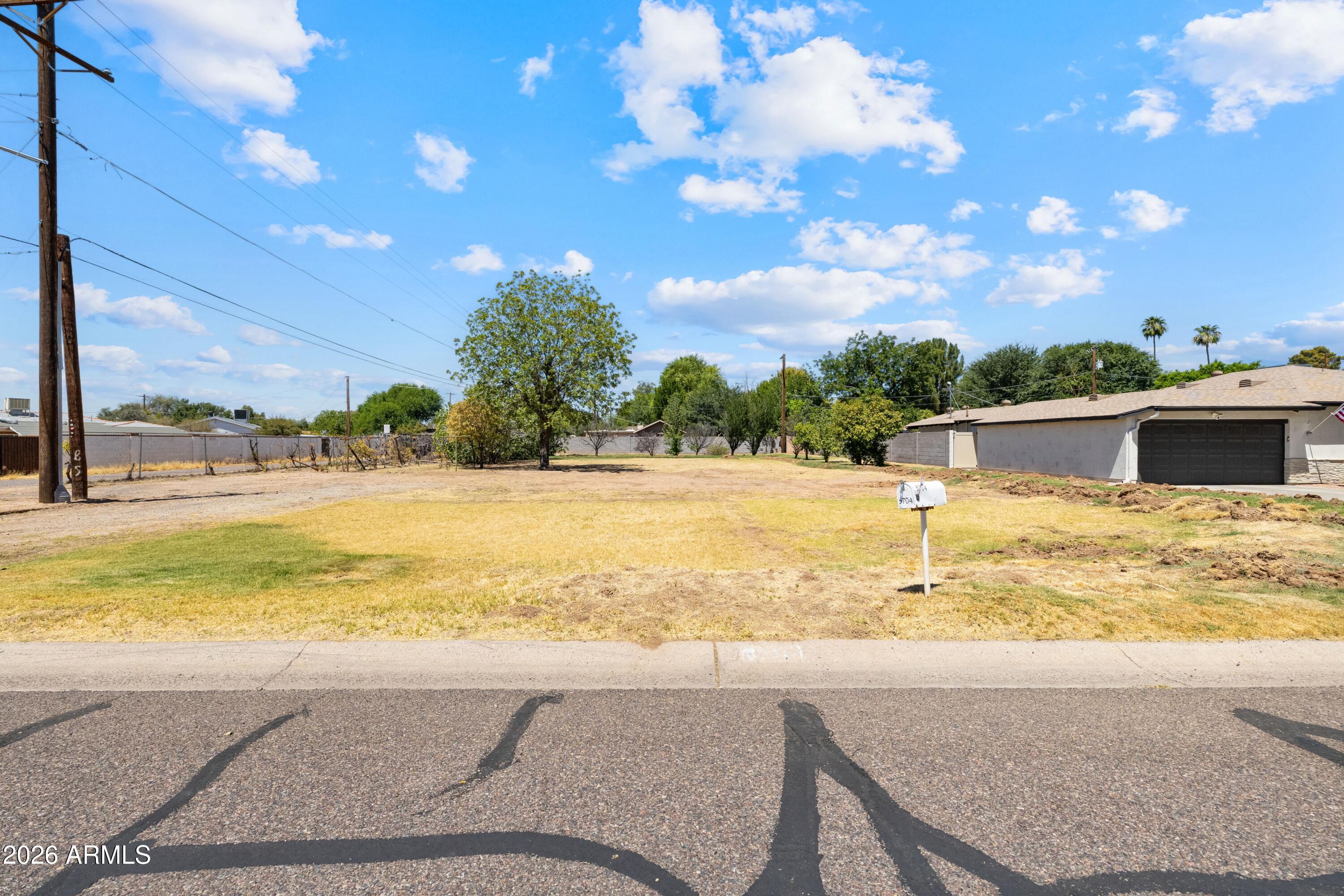 5704 N 11TH Avenue -