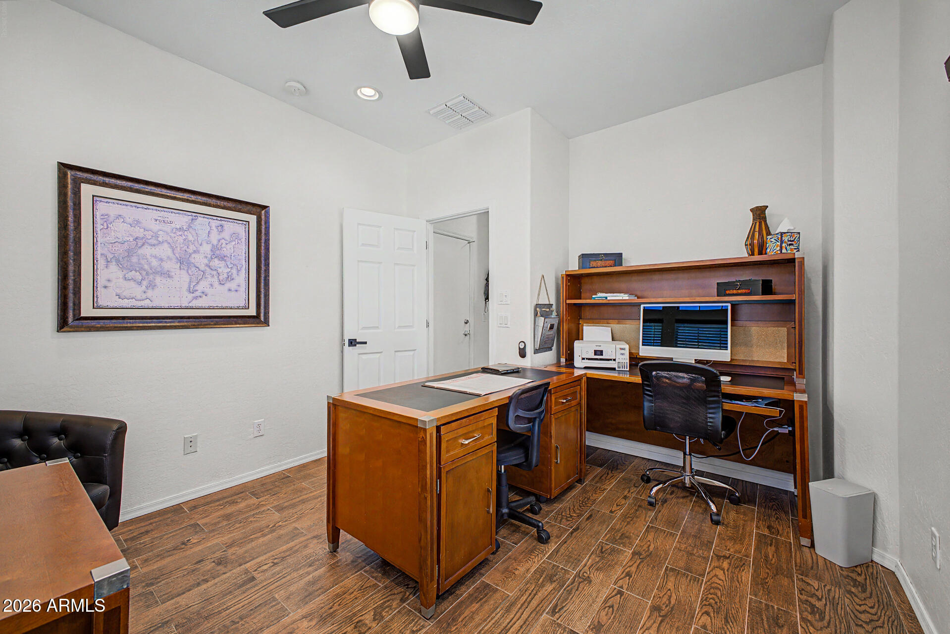 833 W VINEYARD PLAINS Drive