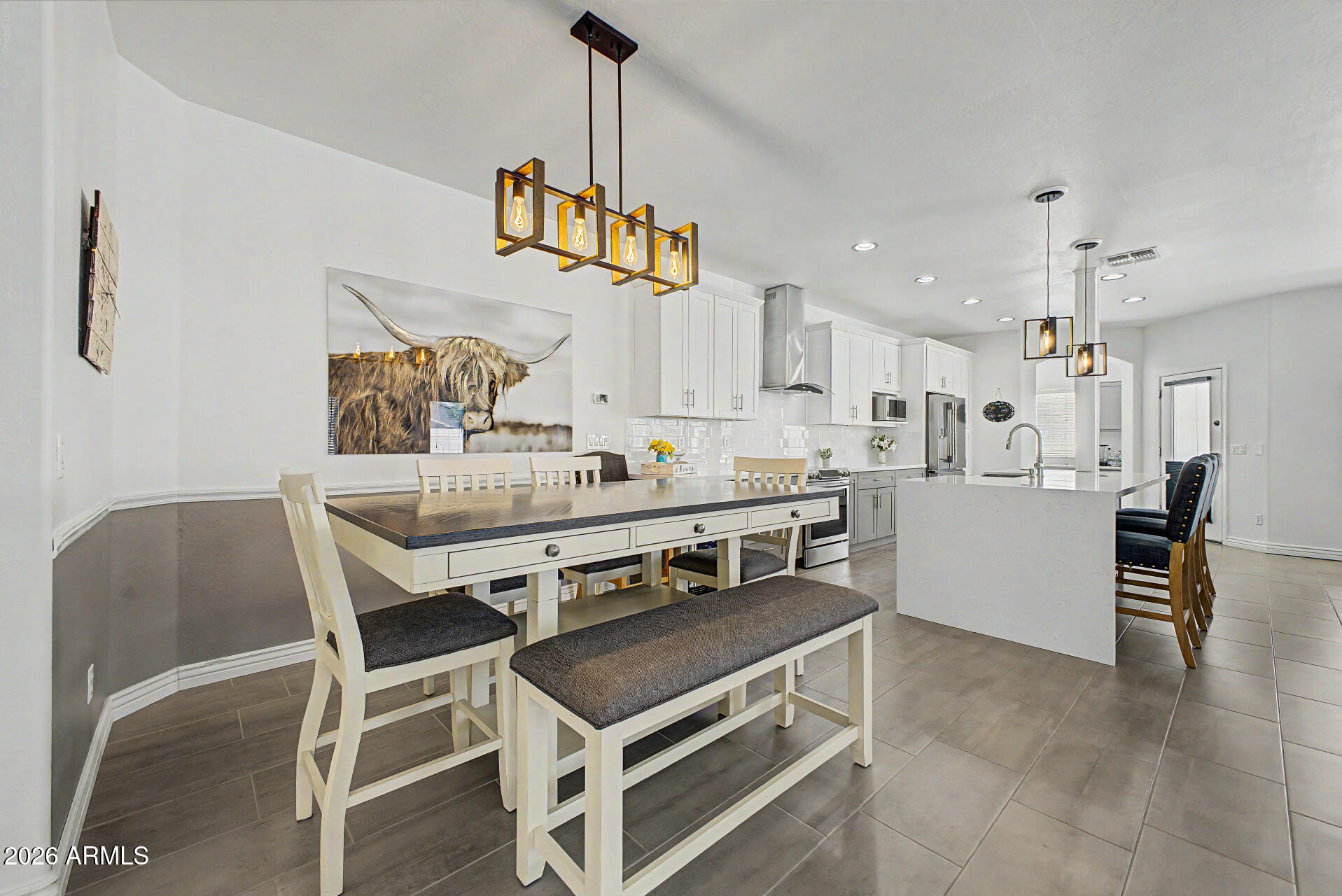 833 W VINEYARD PLAINS Drive