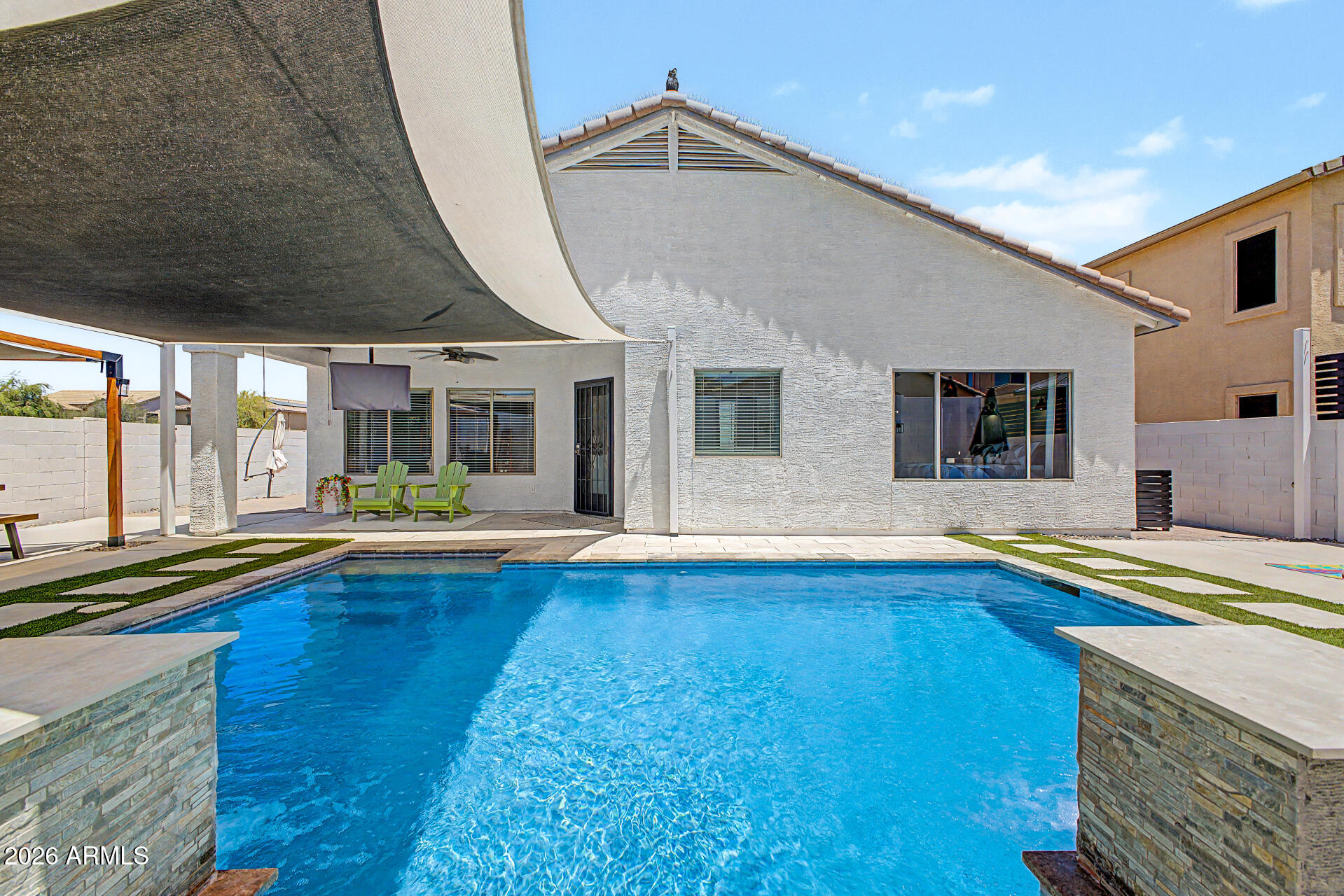 833 W VINEYARD PLAINS Drive