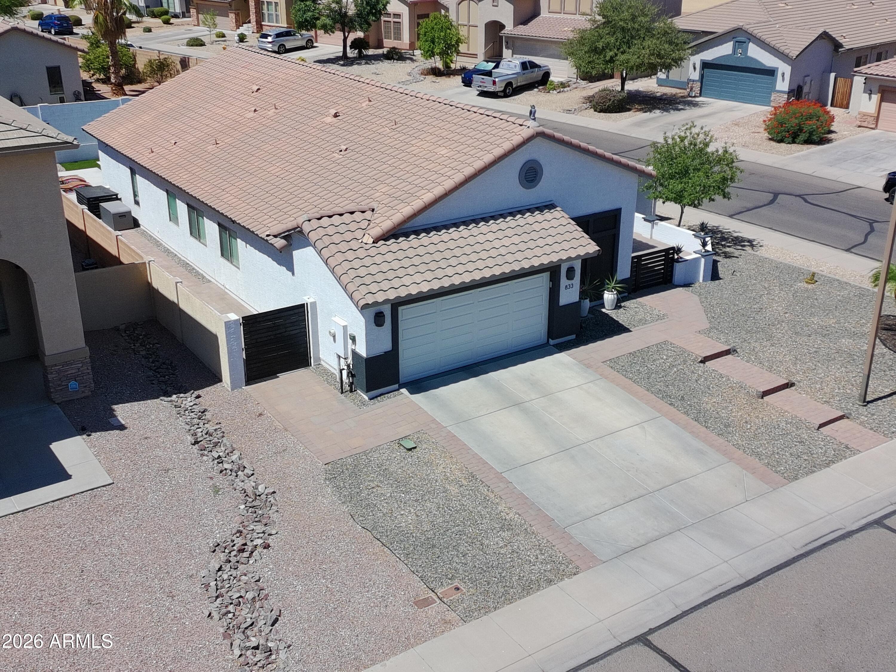 833 W VINEYARD PLAINS Drive
