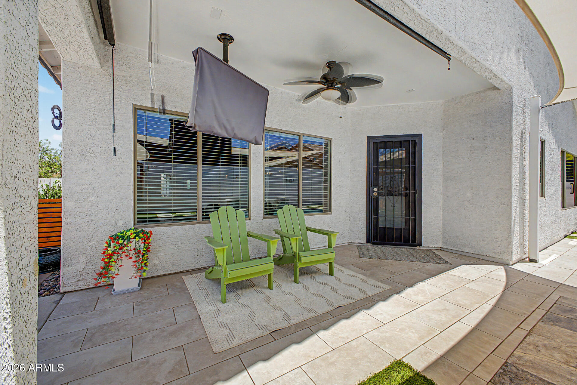 833 W VINEYARD PLAINS Drive