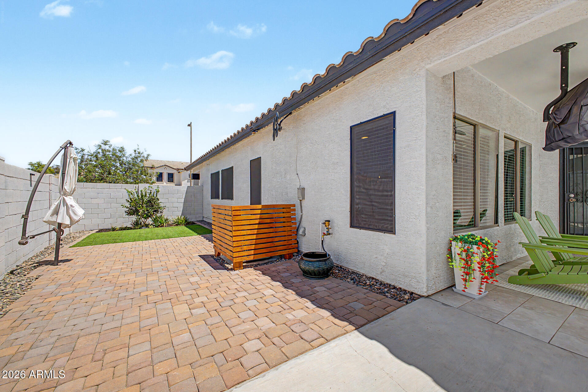 833 W VINEYARD PLAINS Drive