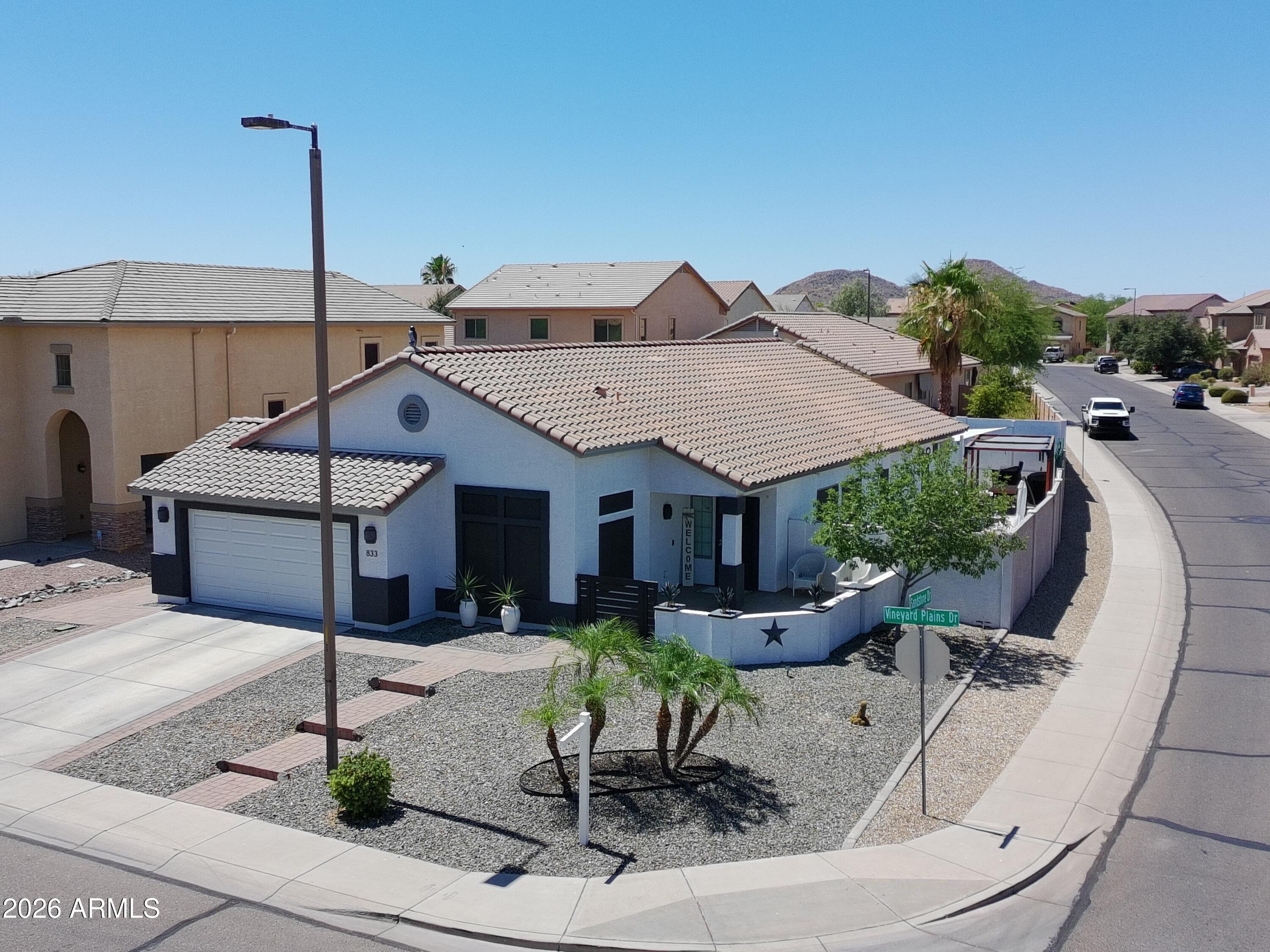 833 W VINEYARD PLAINS Drive