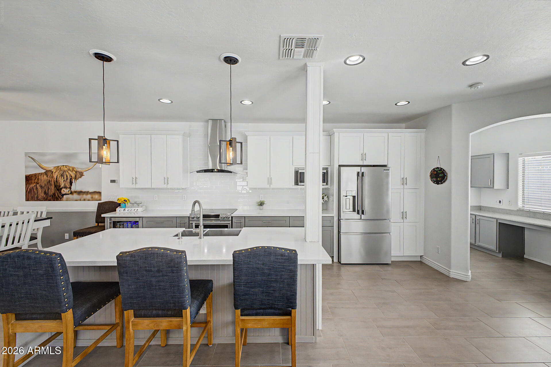 833 W VINEYARD PLAINS Drive