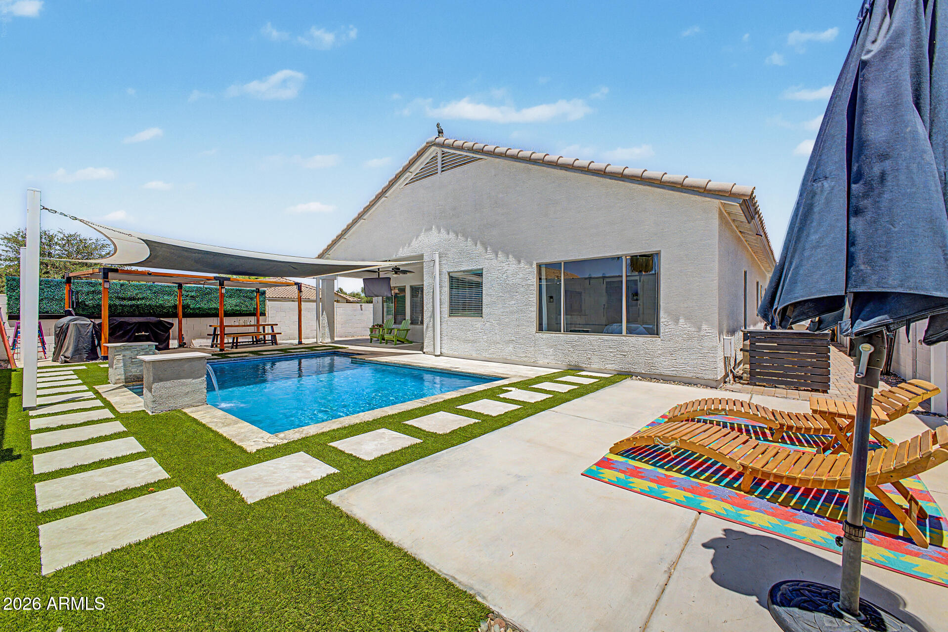 833 W VINEYARD PLAINS Drive