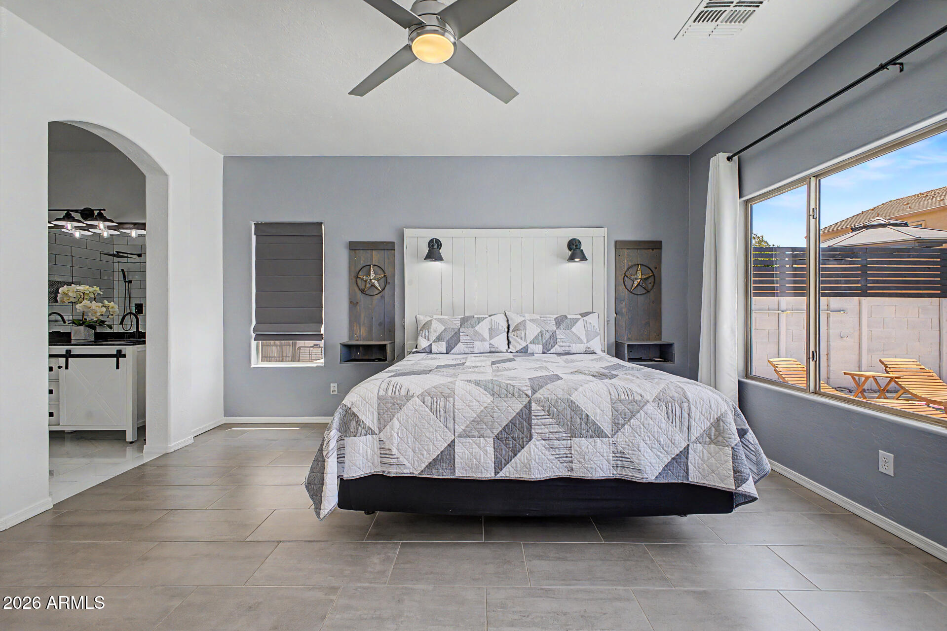833 W VINEYARD PLAINS Drive