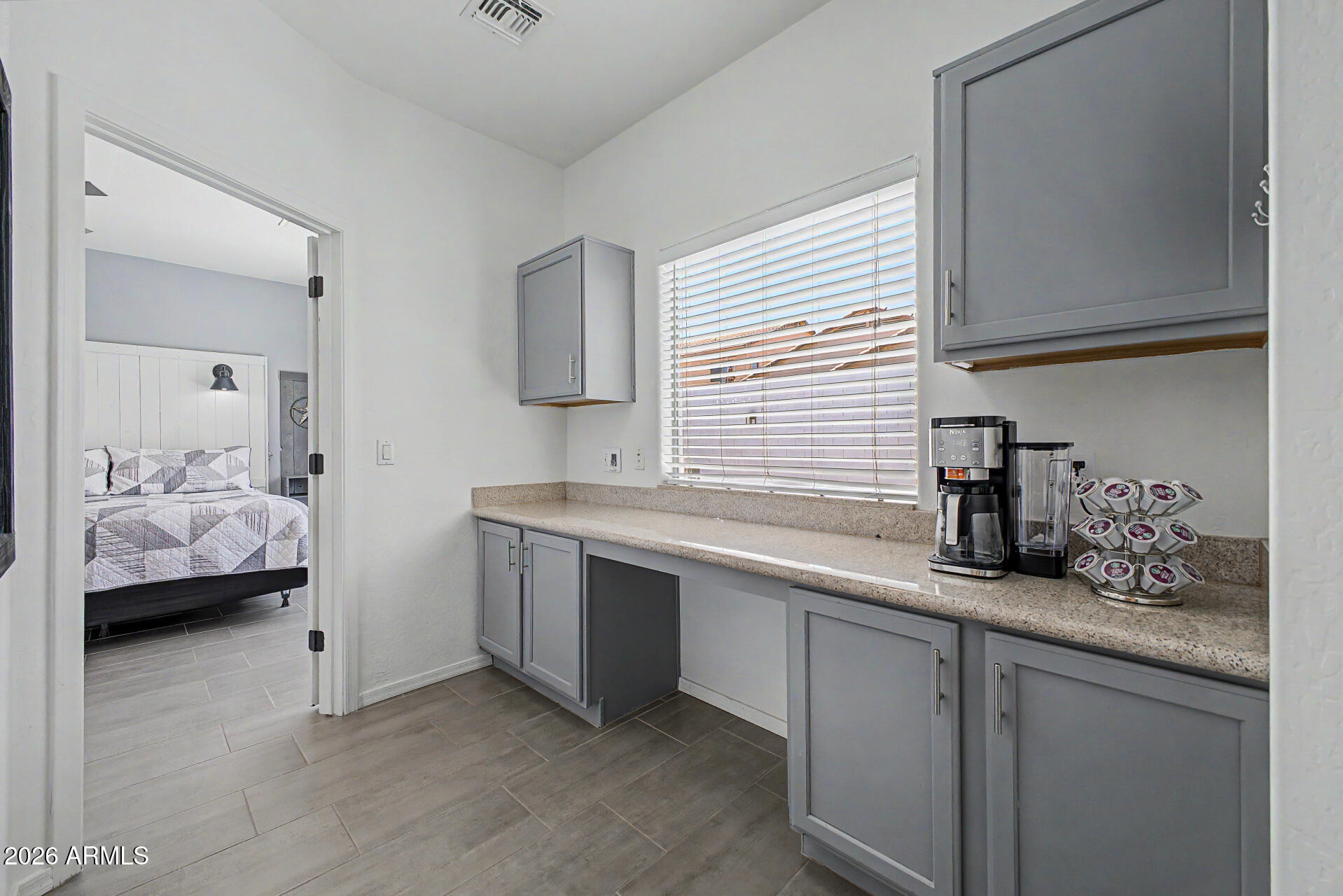 833 W VINEYARD PLAINS Drive