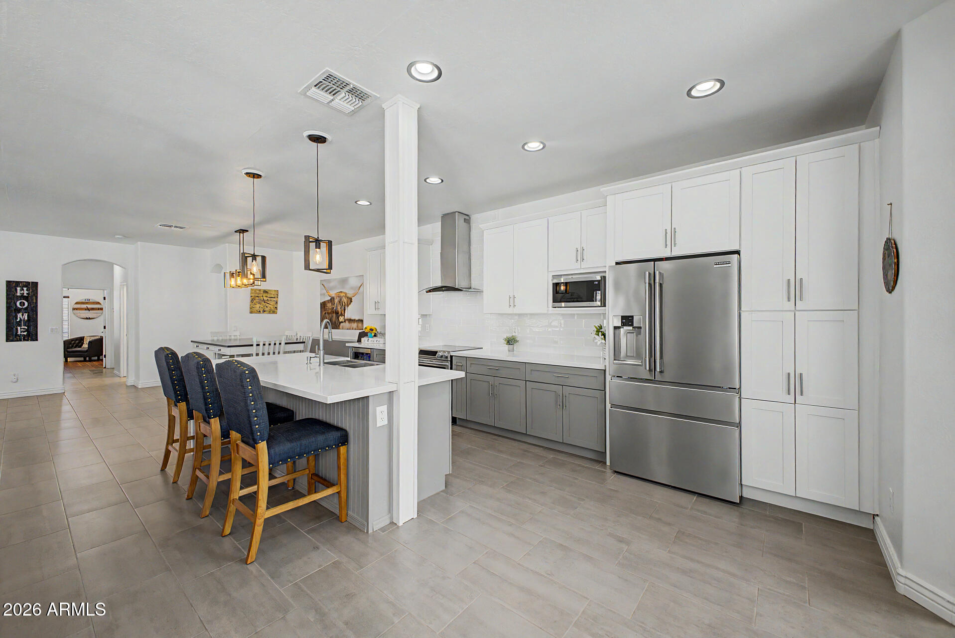 833 W VINEYARD PLAINS Drive