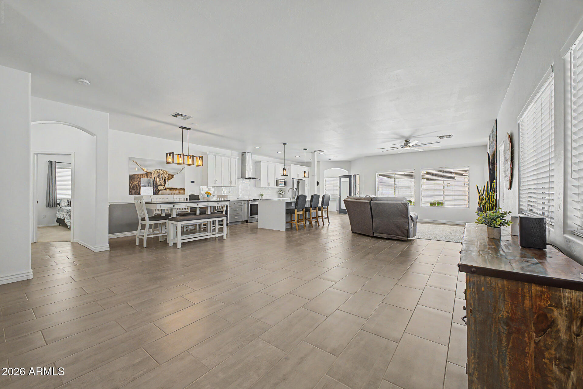 833 W VINEYARD PLAINS Drive