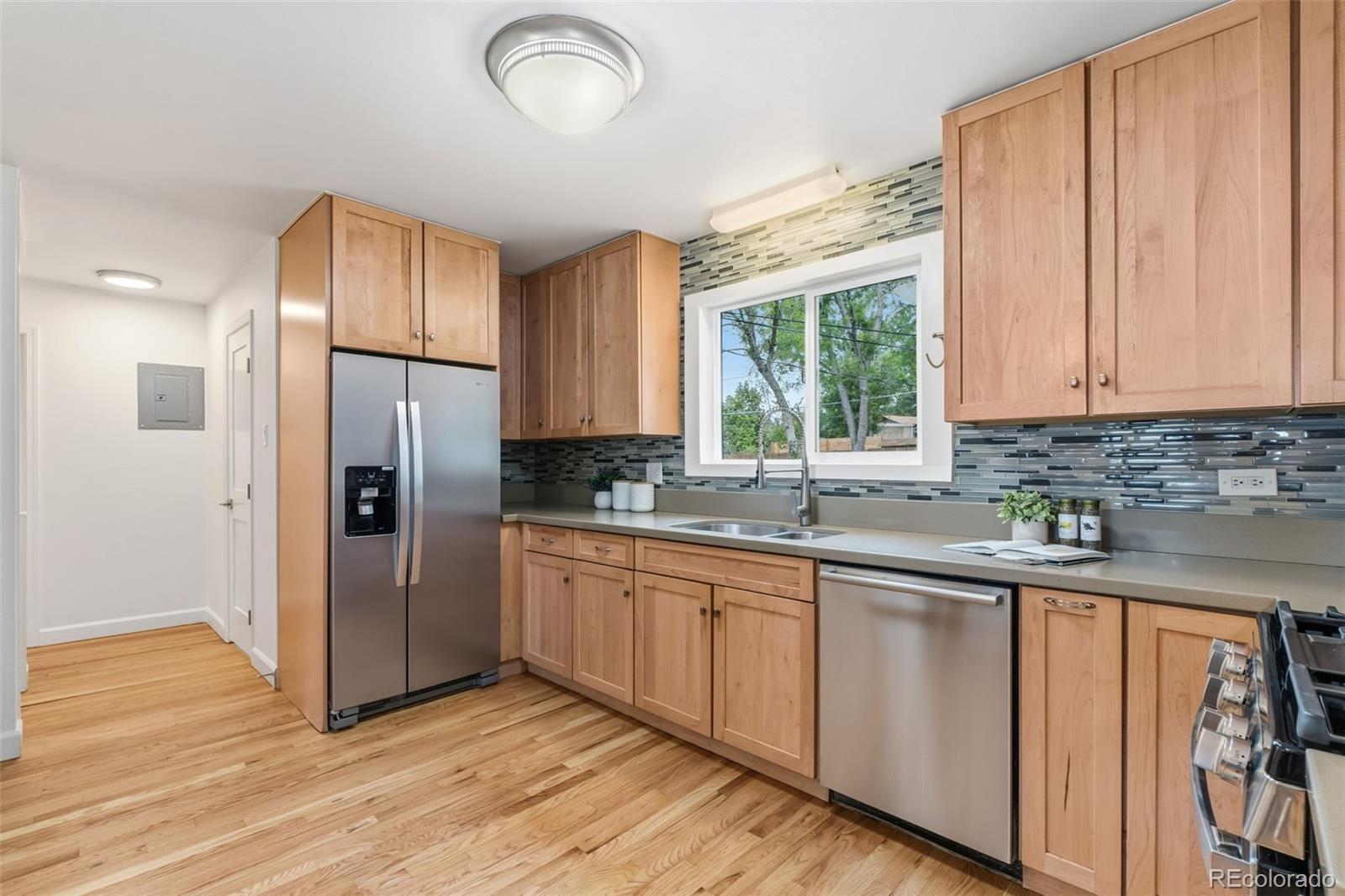 425 W 4th Avenue Drive