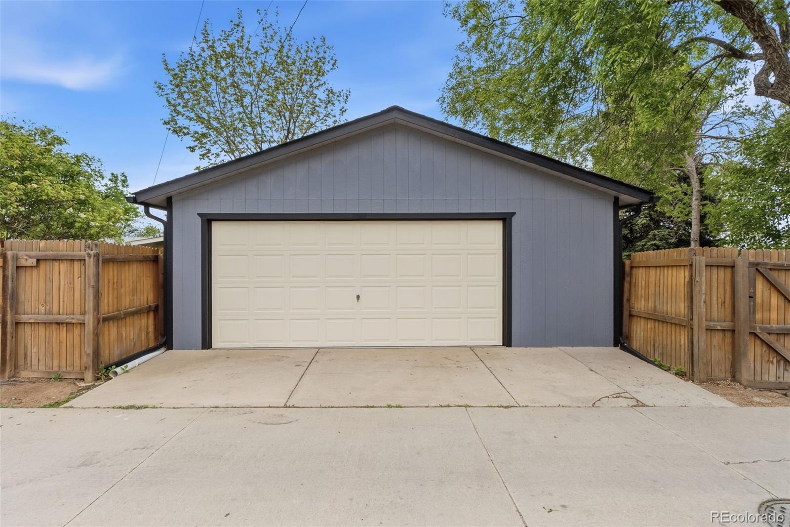 425 W 4th Avenue Drive