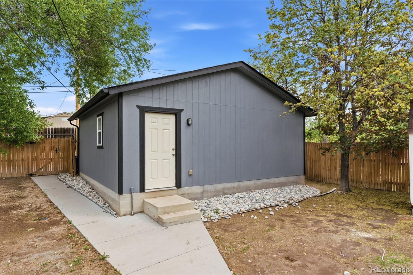 425 W 4th Avenue Drive