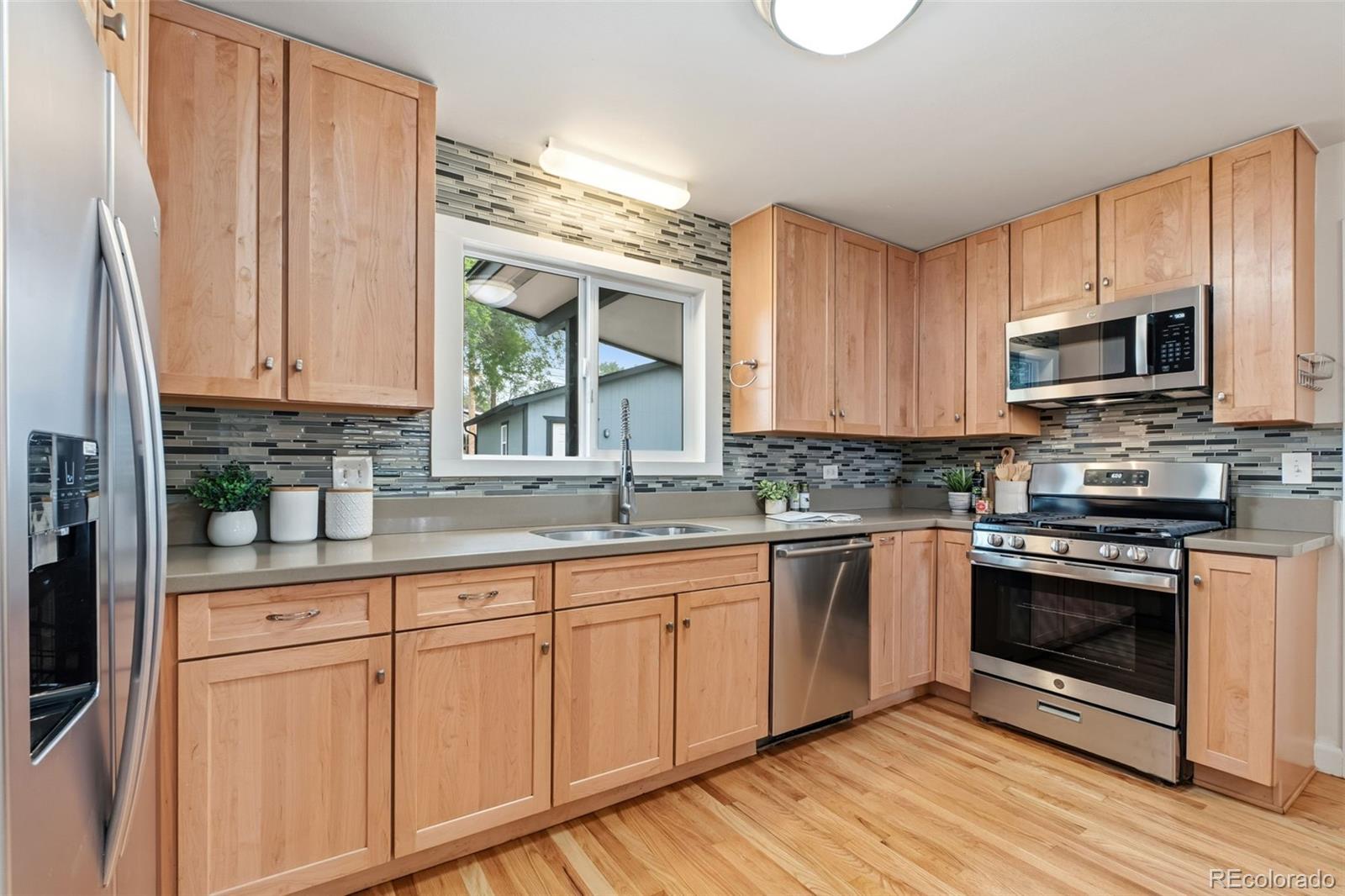 425 W 4th Avenue Drive