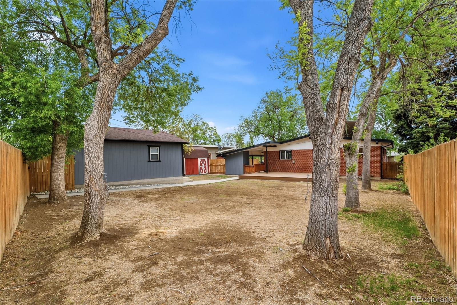 425 W 4th Avenue Drive