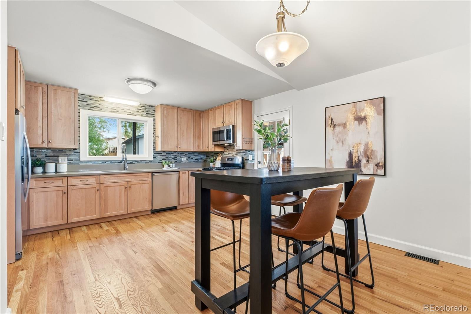 425 W 4th Avenue Drive